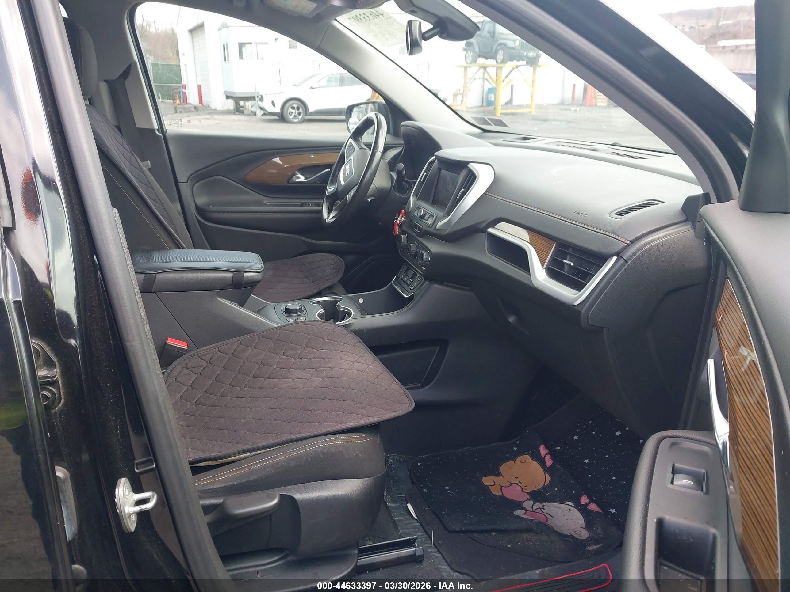 GMC TERRAIN image 5