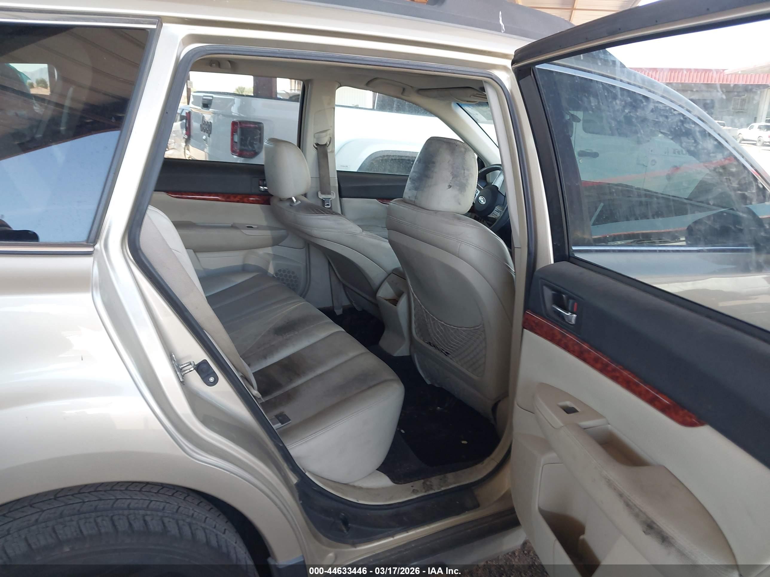 SUBARU OUTBACK image 8