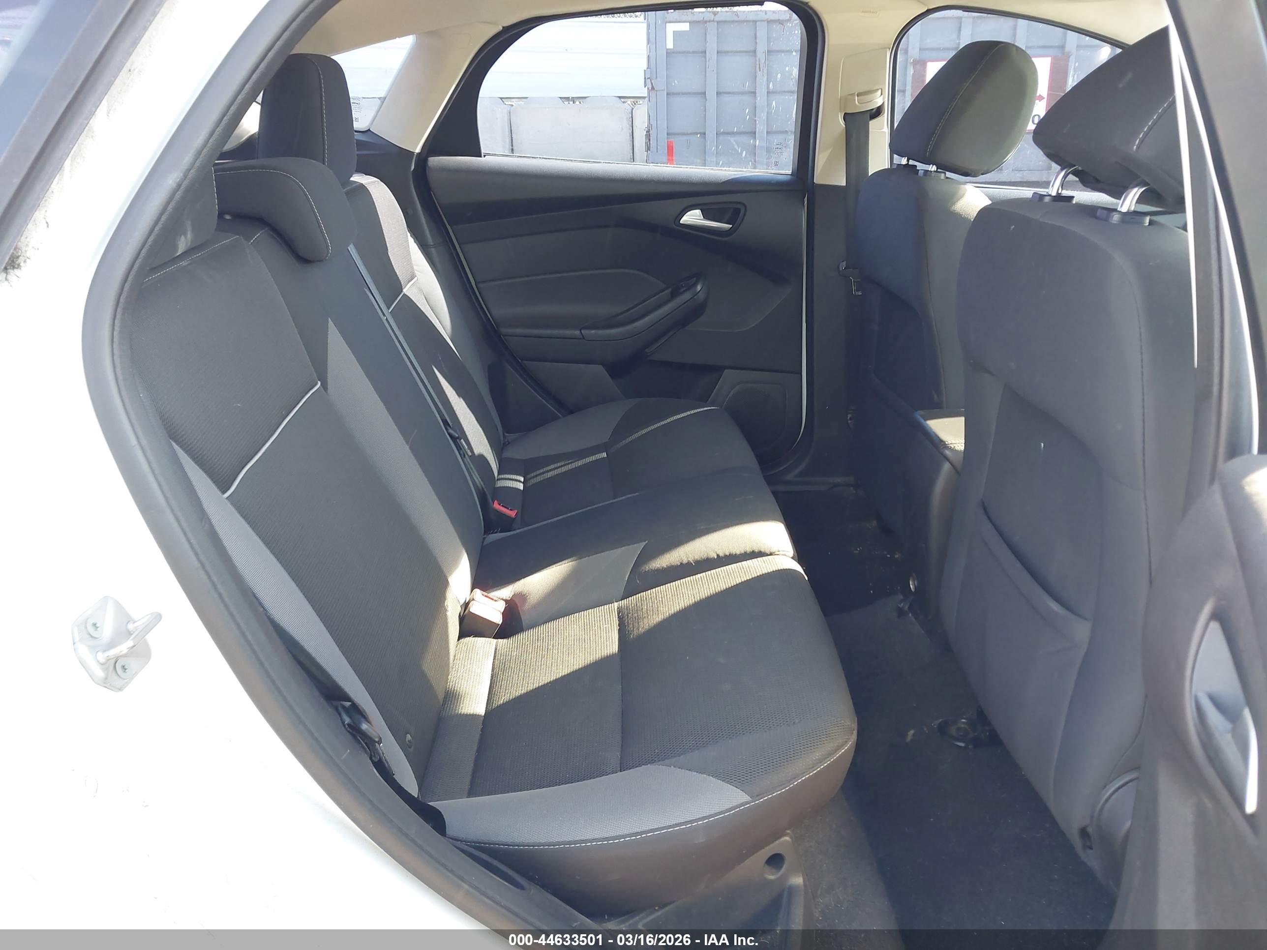 FORD FOCUS image 8