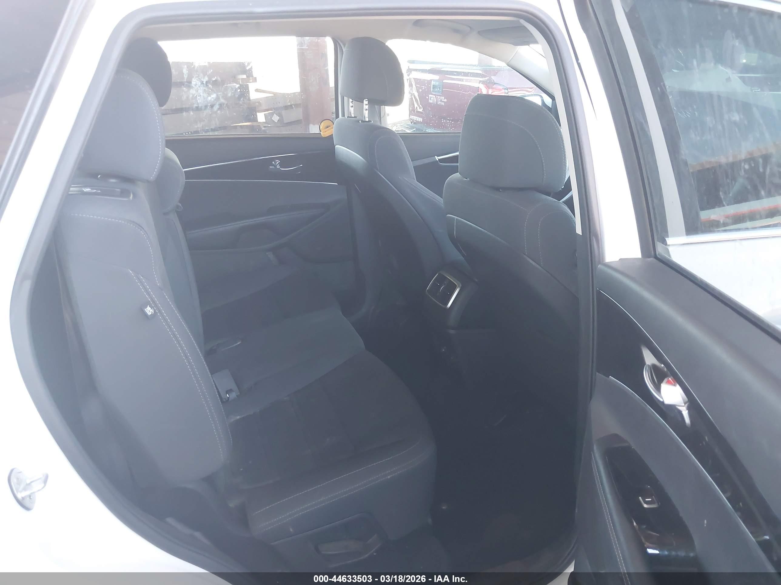 KIA SORENTO image 8