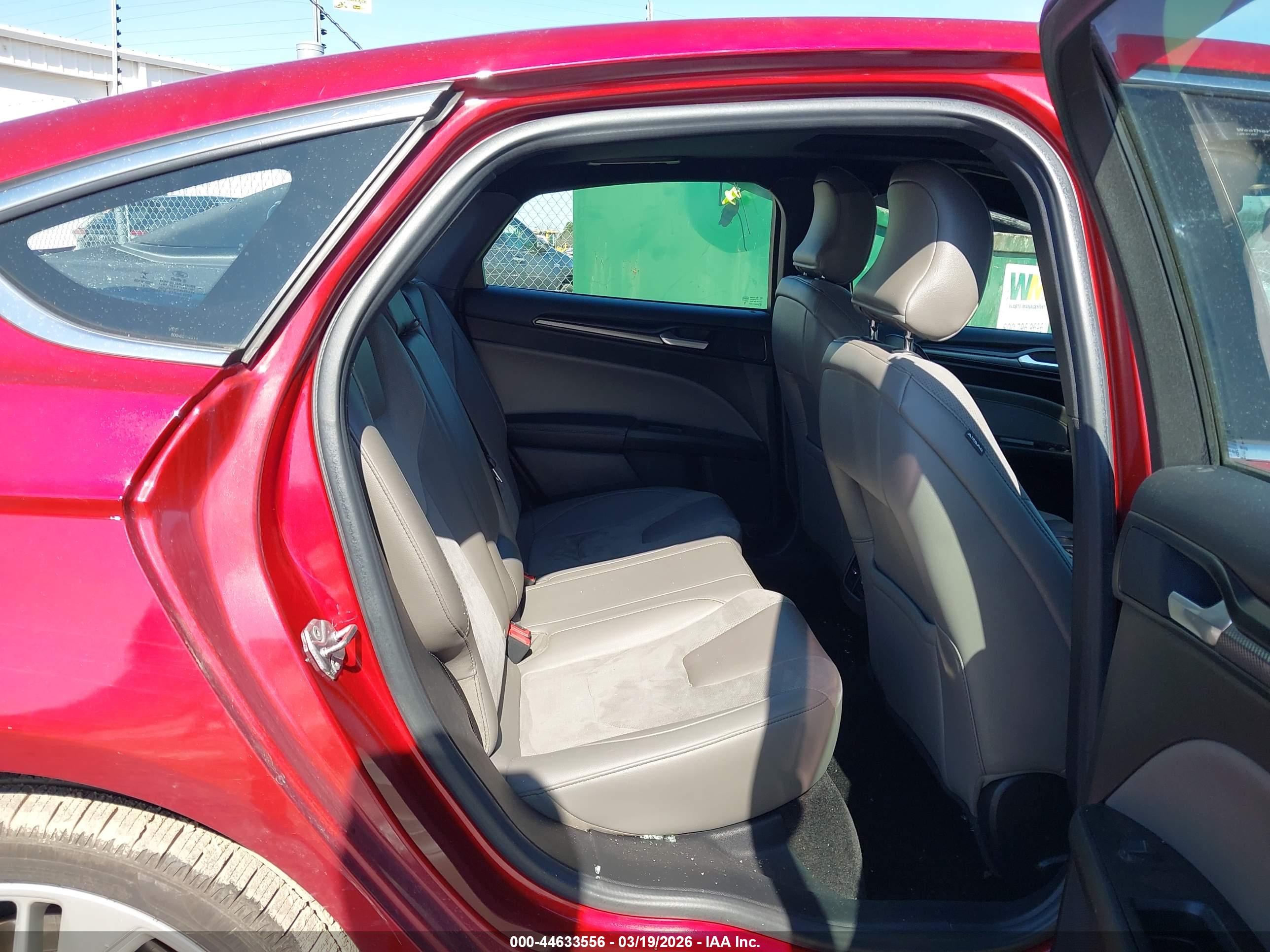 FORD FUSION image 8