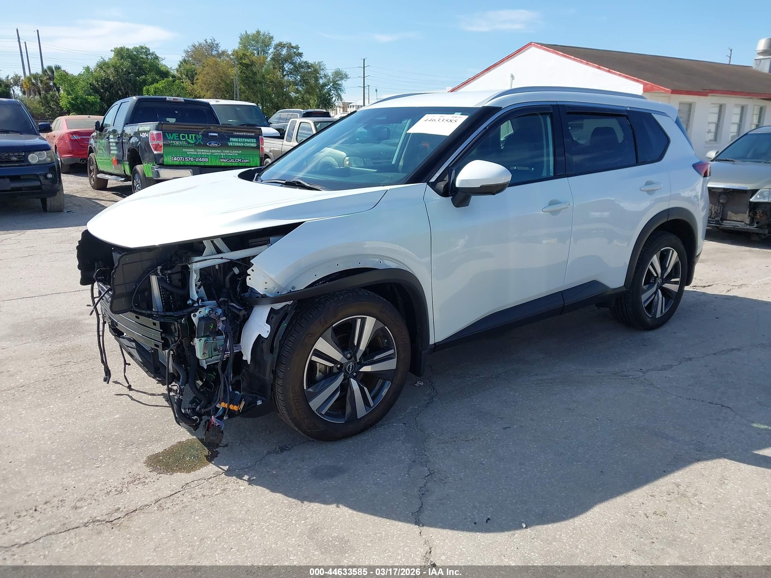 NISSAN ROGUE image 2