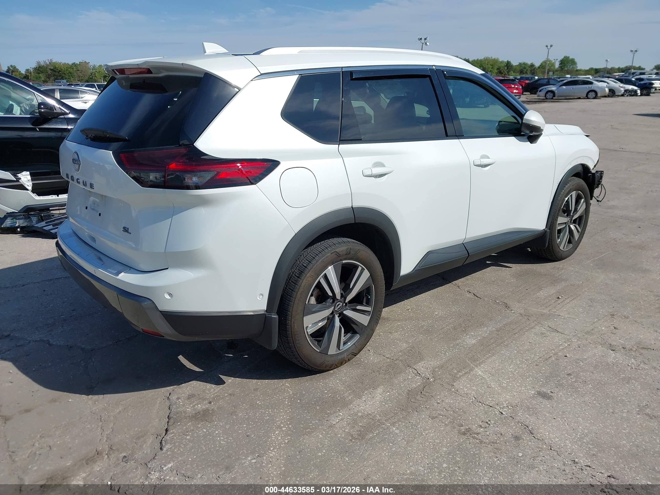NISSAN ROGUE image 4