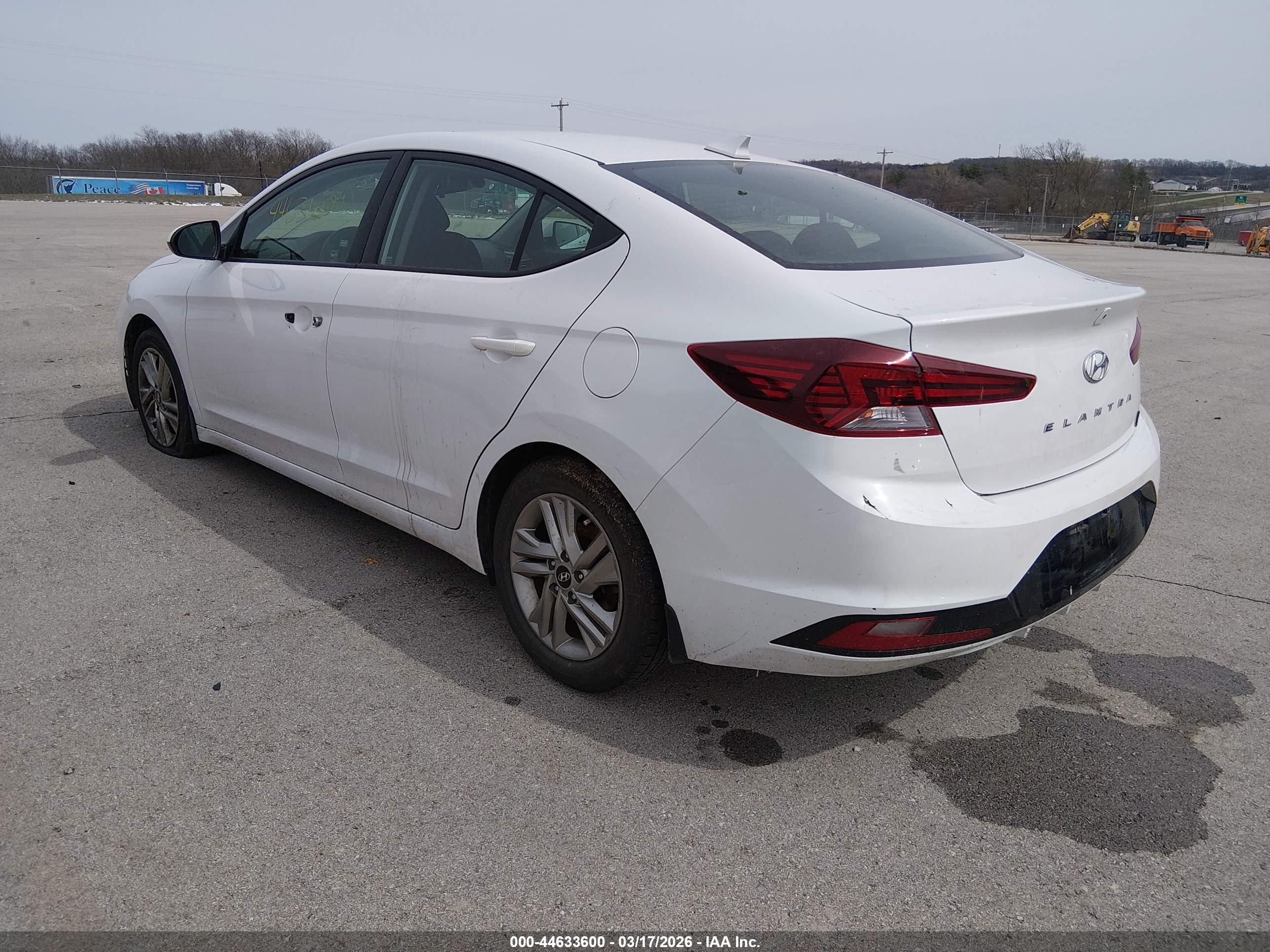 HYUNDAI ELANTRA image 3