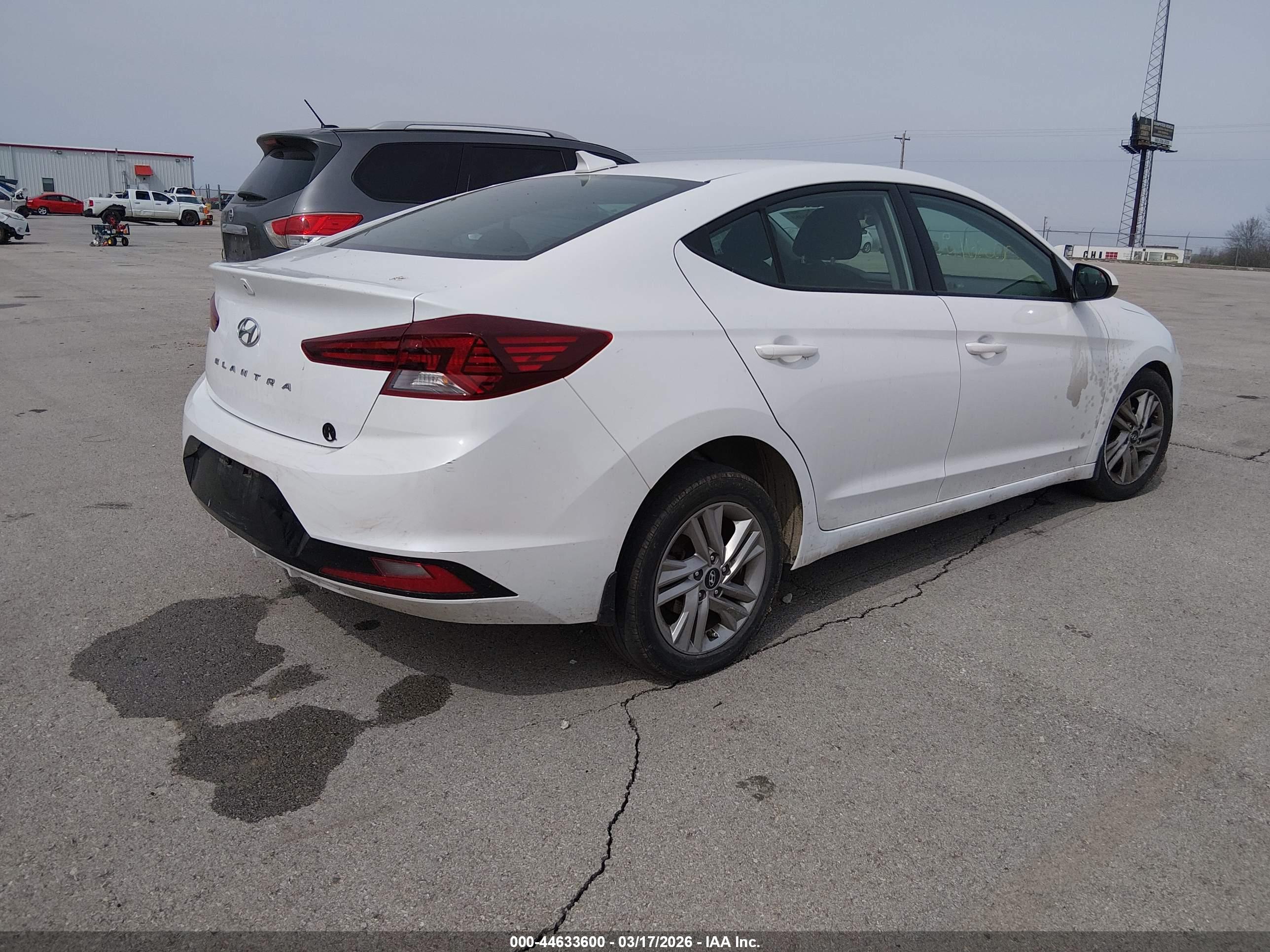 HYUNDAI ELANTRA image 4