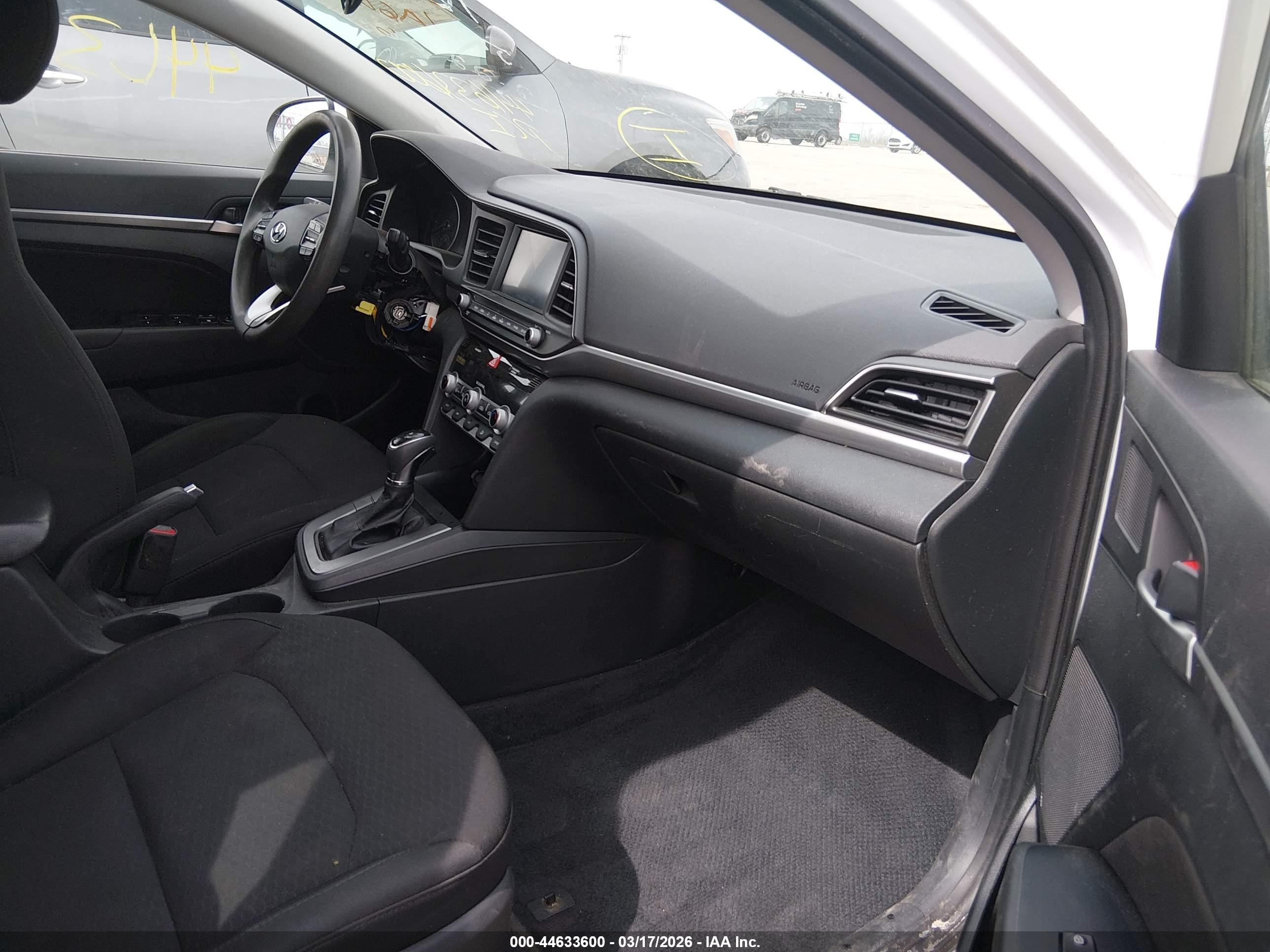 HYUNDAI ELANTRA image 5