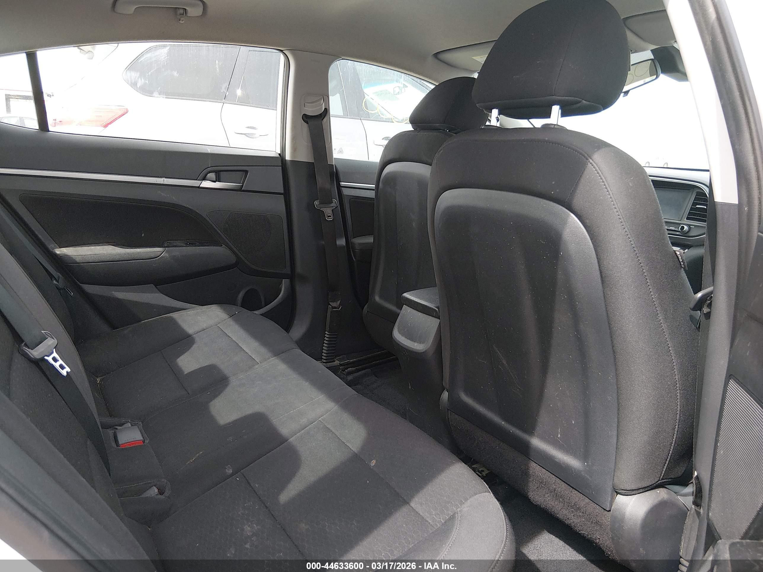 HYUNDAI ELANTRA image 8