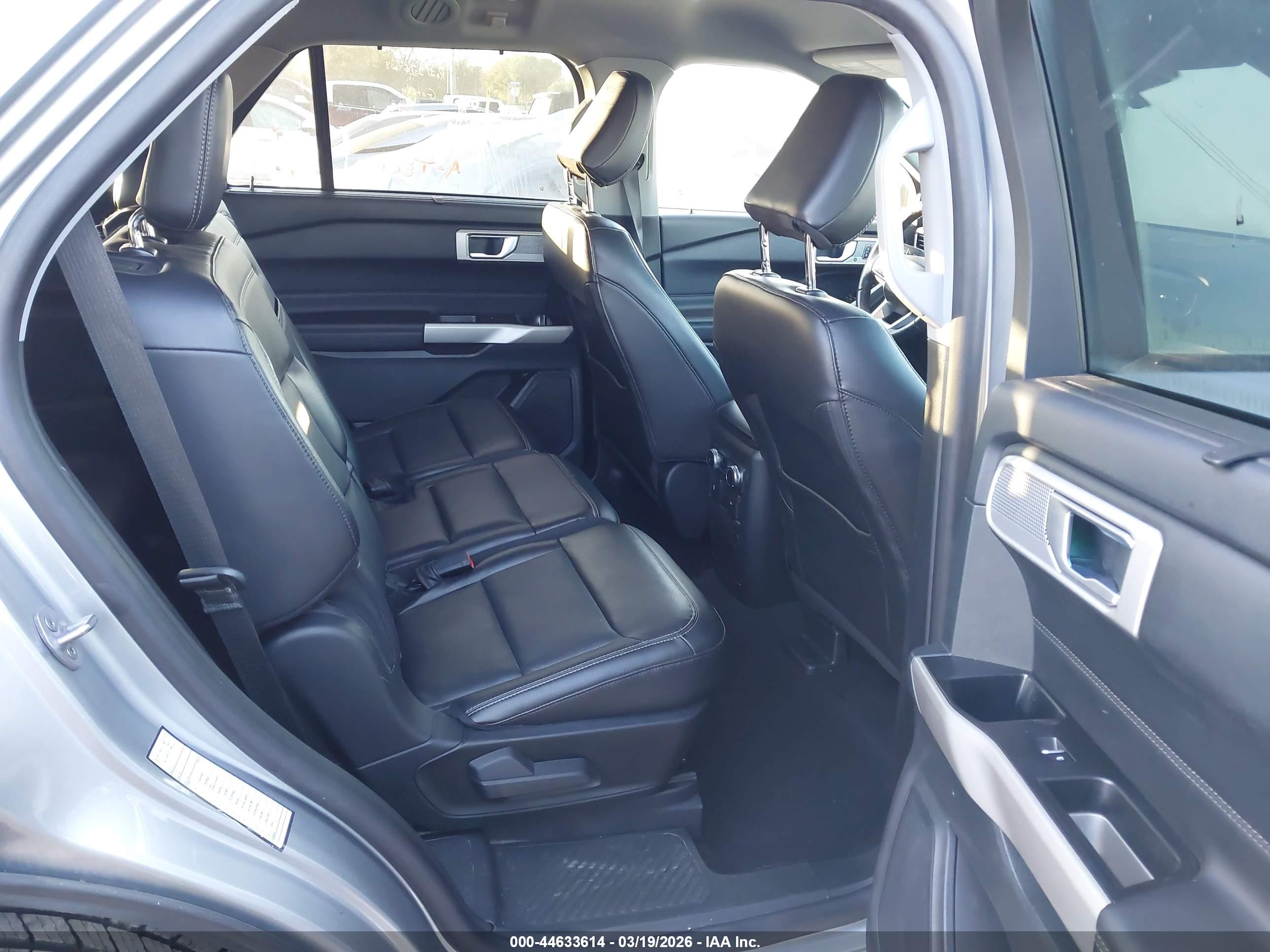 FORD EXPLORER image 8