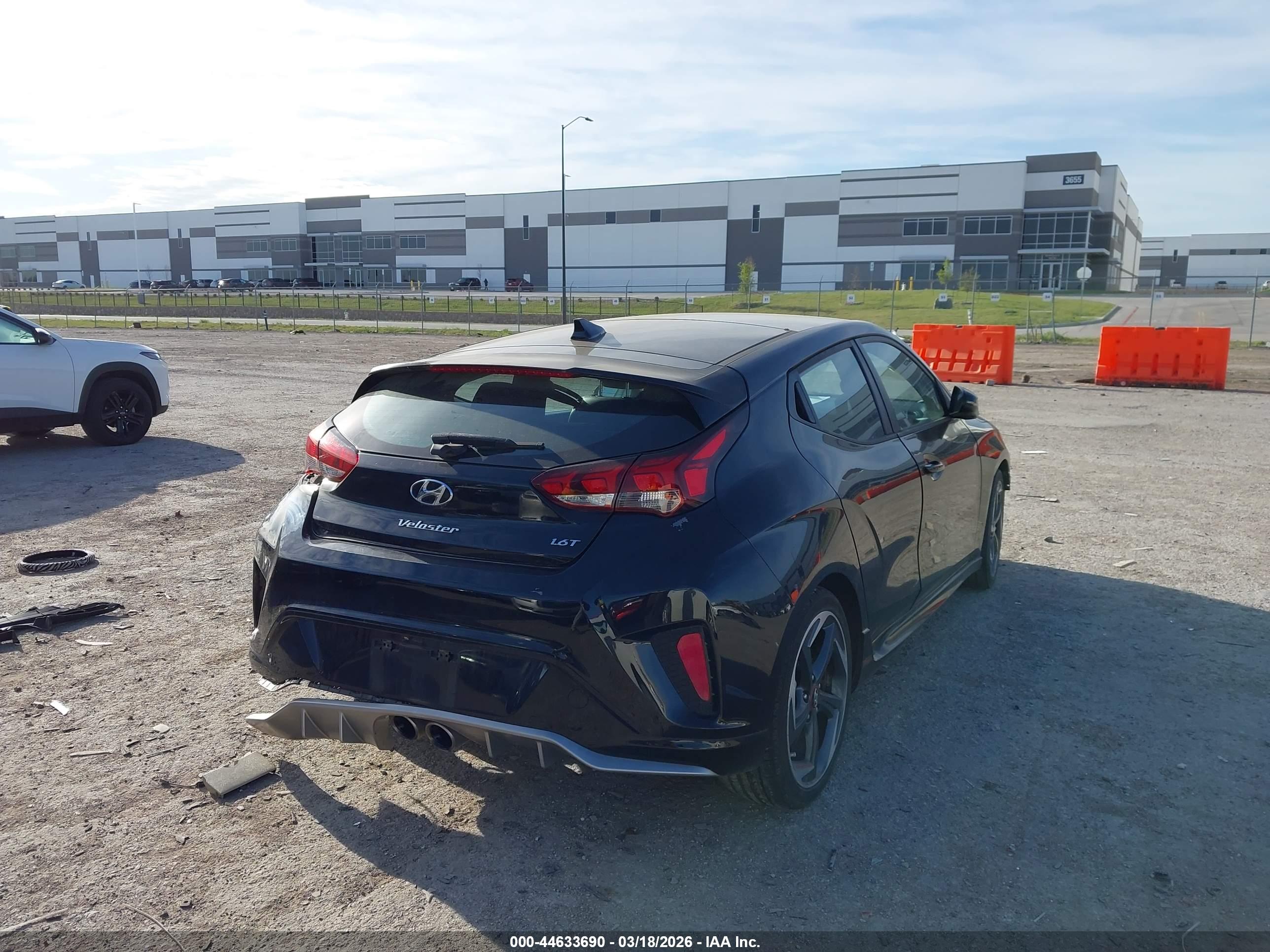 HYUNDAI VELOSTER image 4