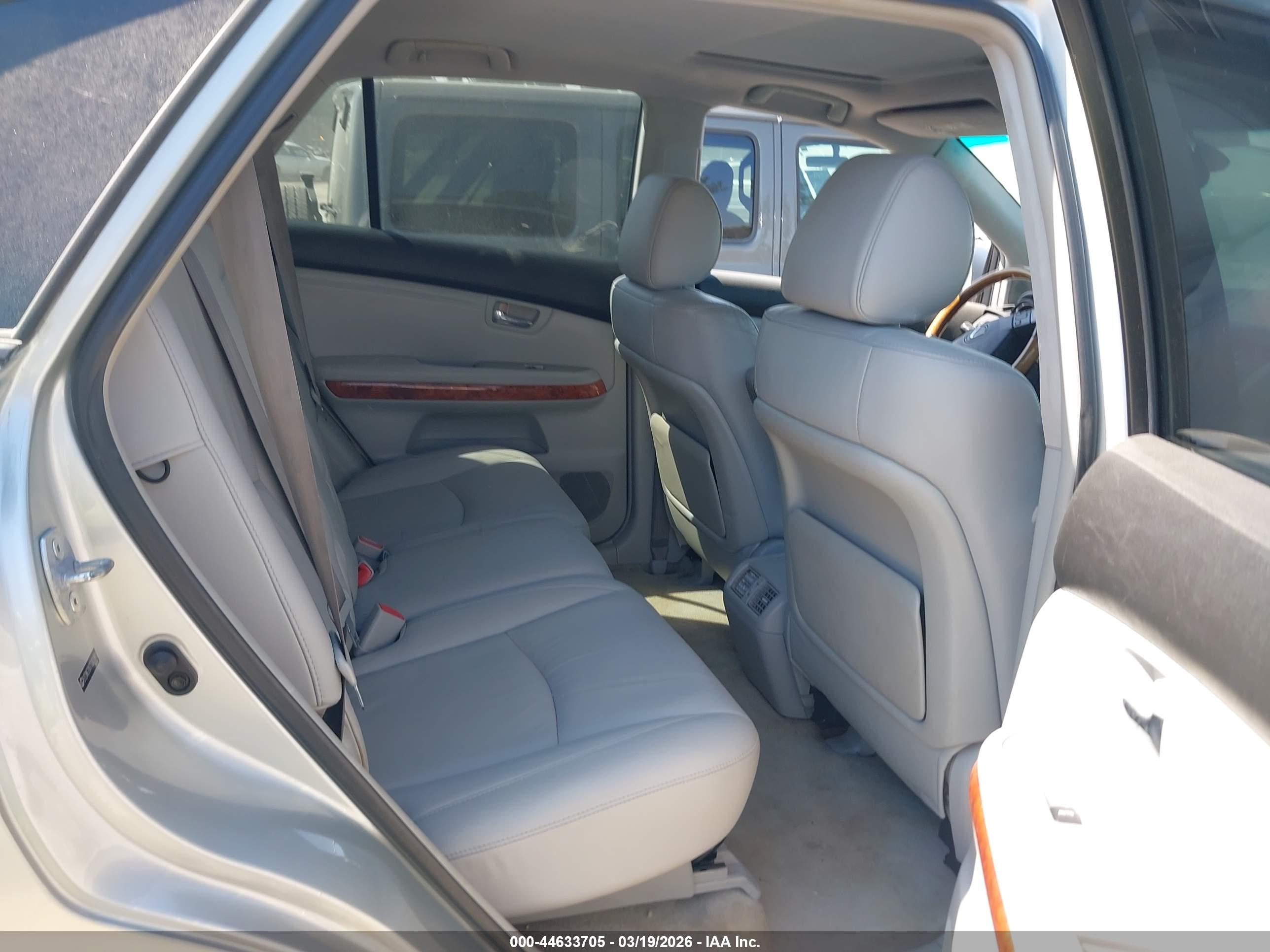 LEXUS RX image 8