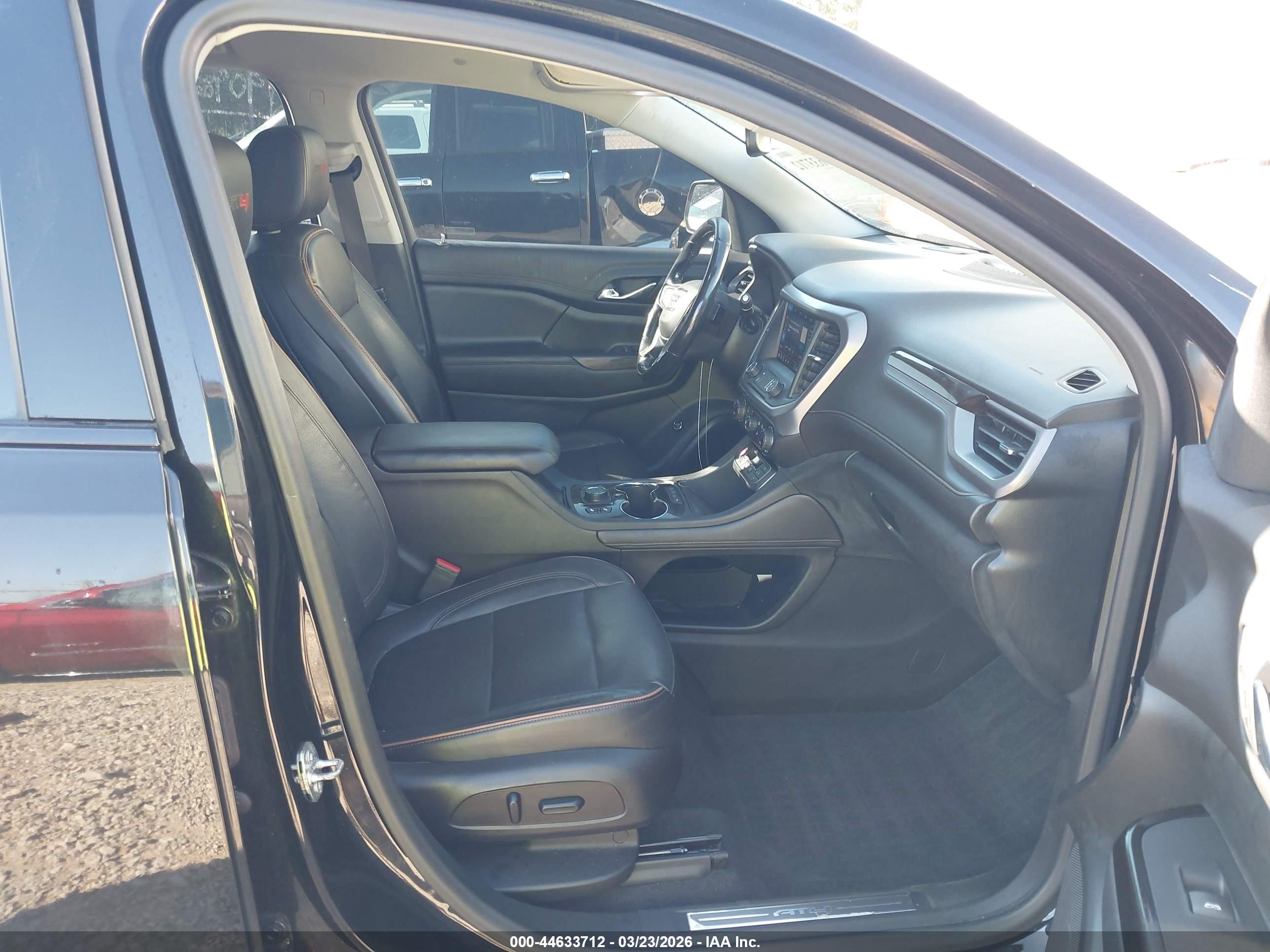 GMC ACADIA image 5