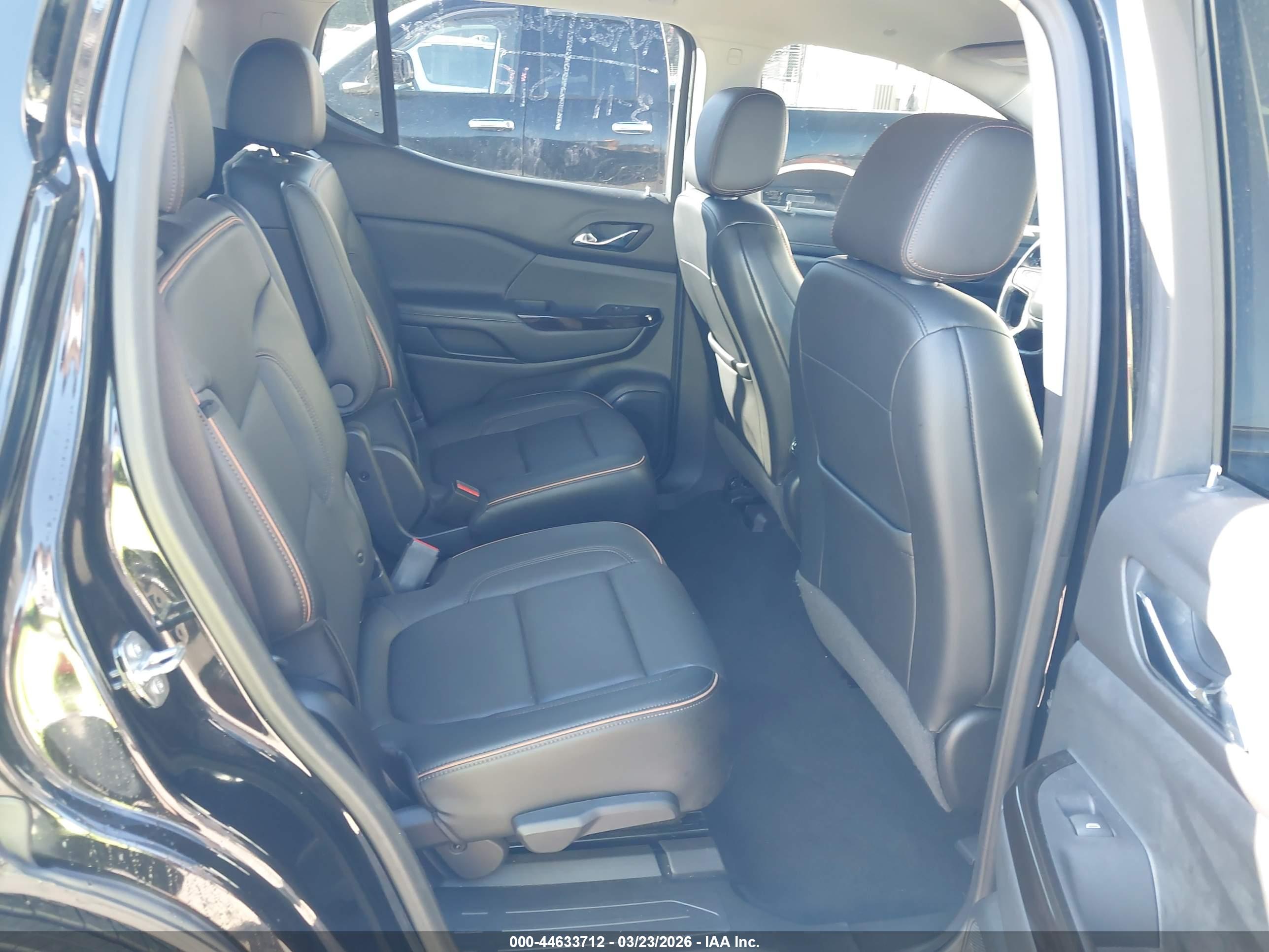 GMC ACADIA image 8