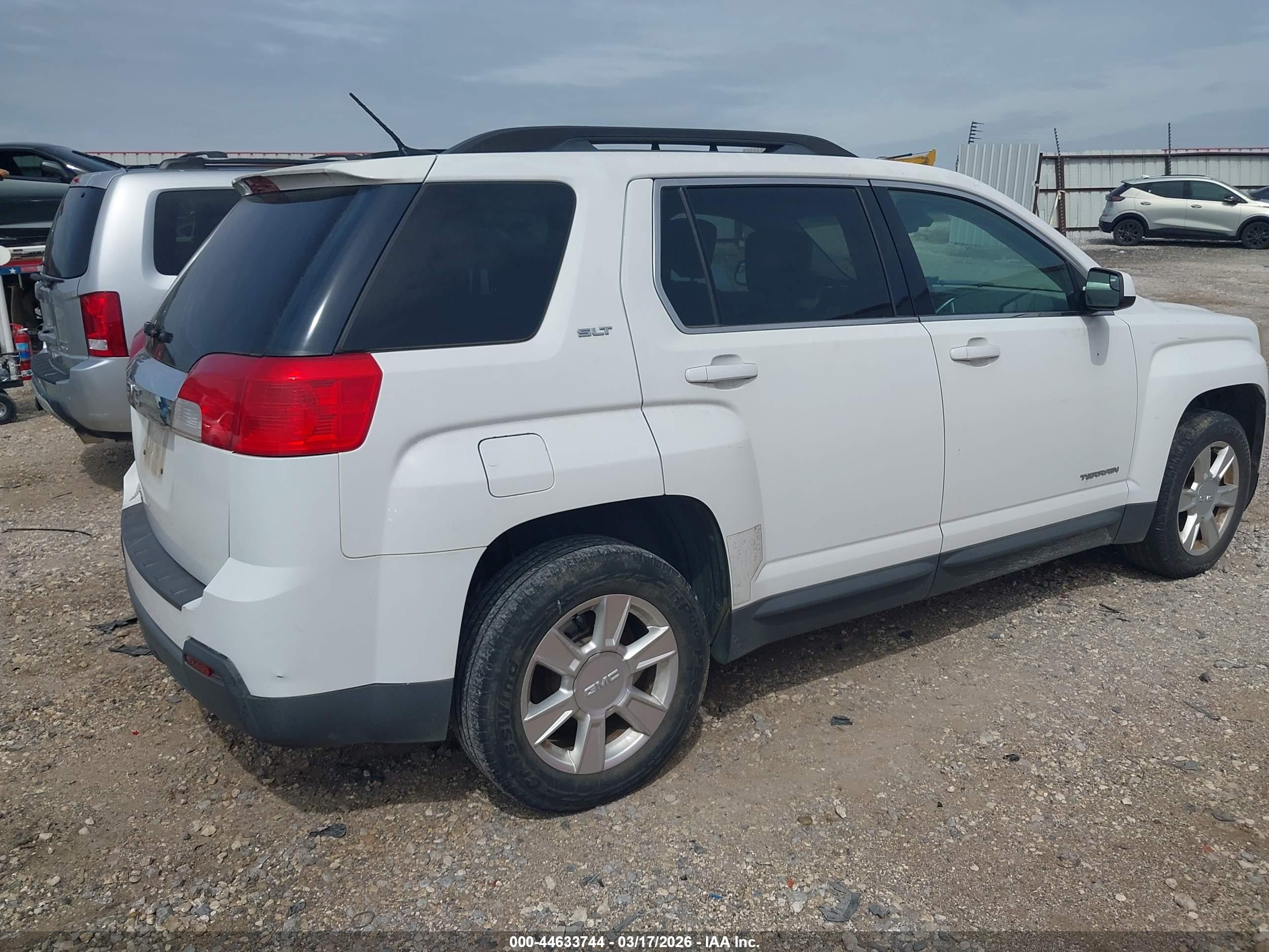 GMC TERRAIN image 4