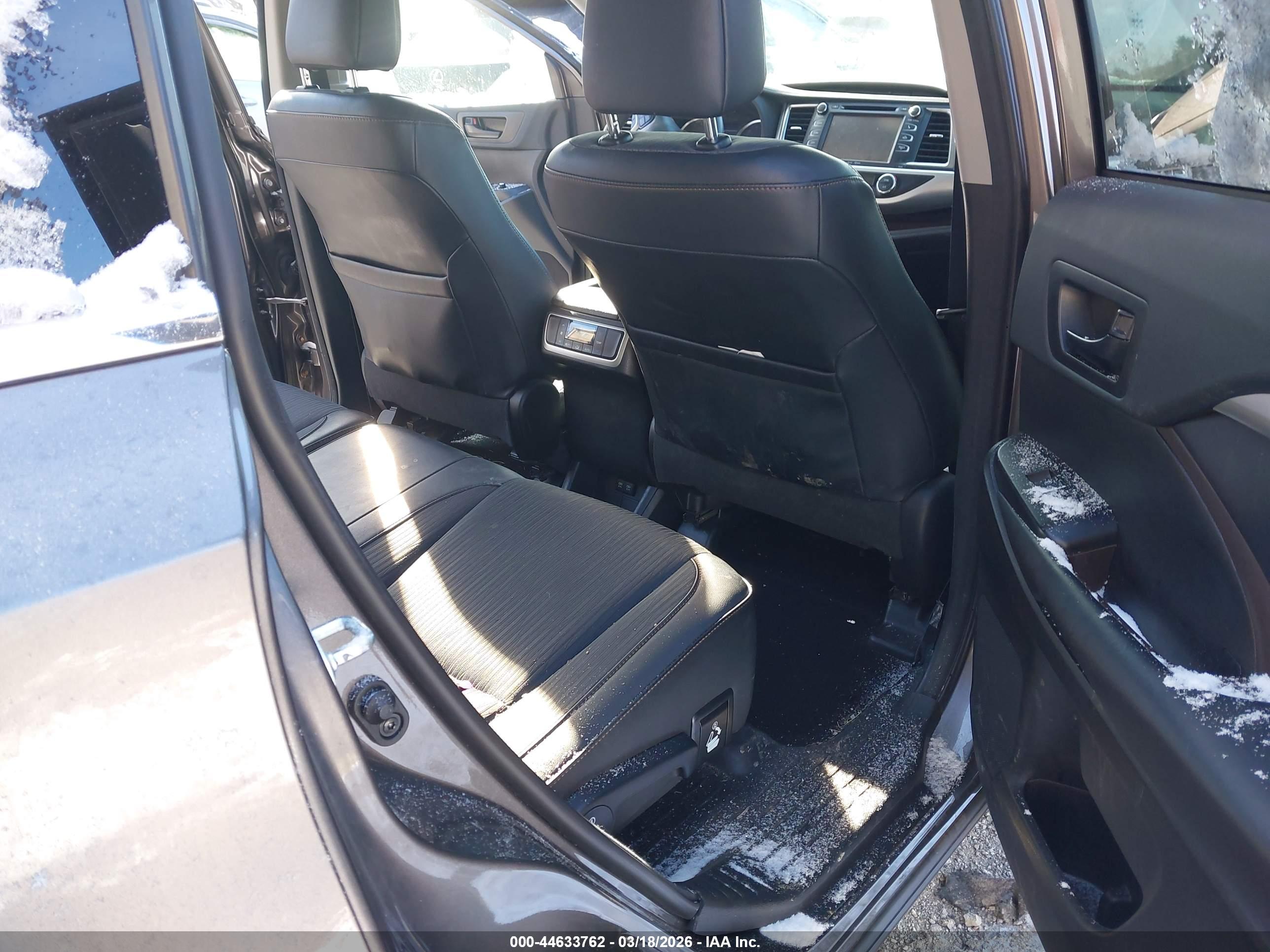 TOYOTA HIGHLANDER image 8