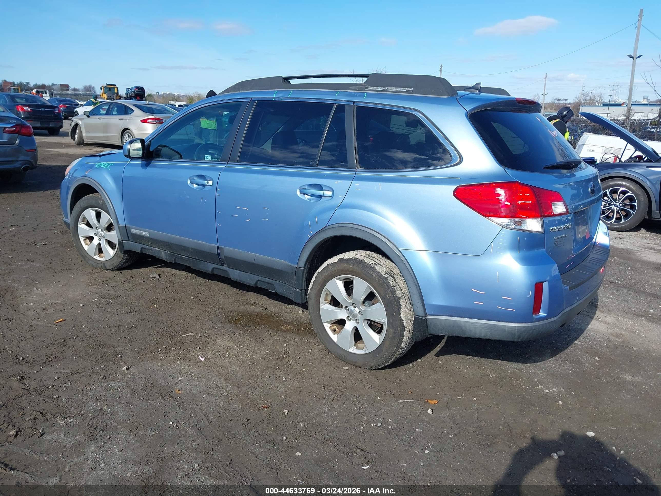 SUBARU OUTBACK image 3