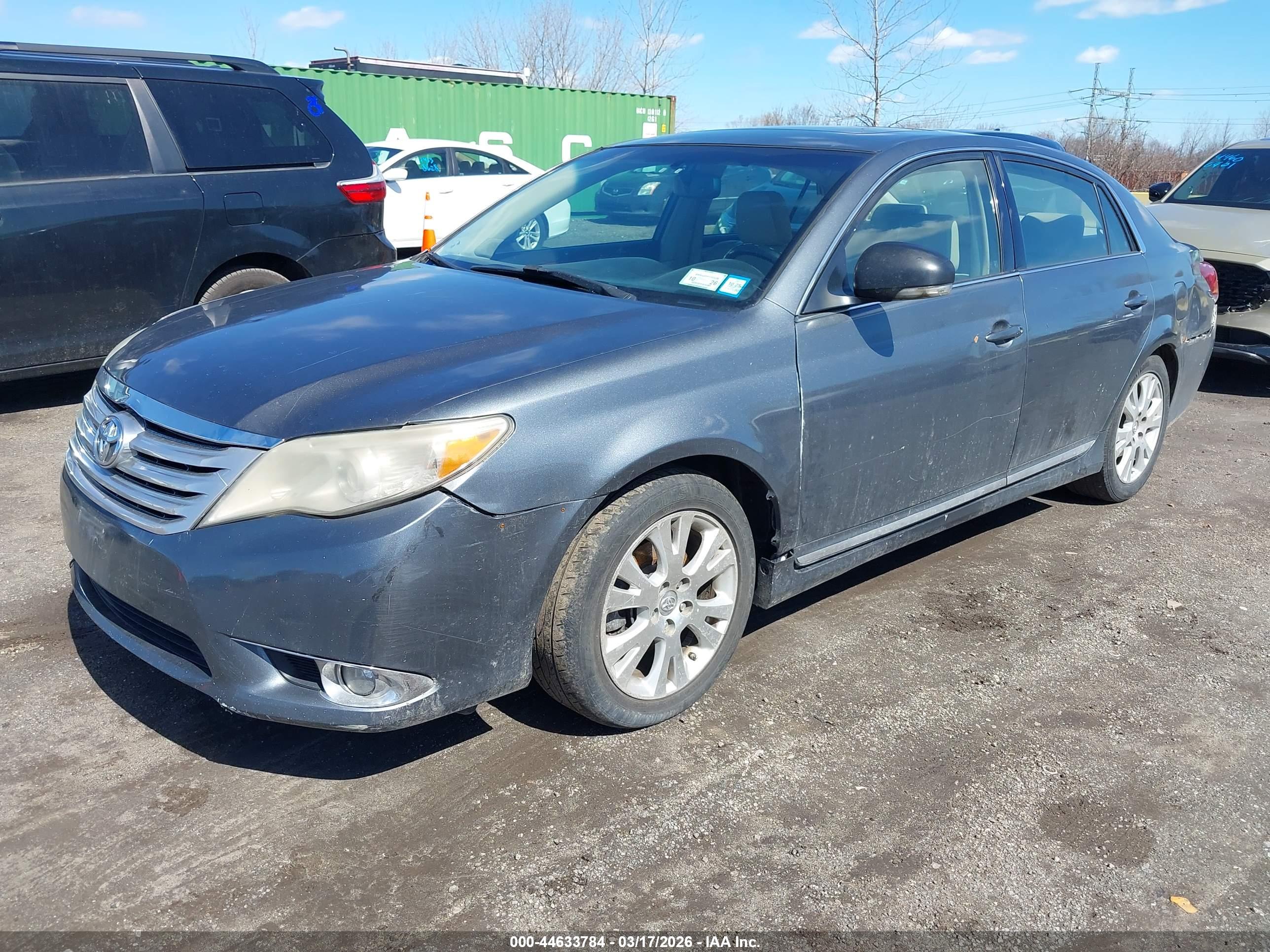 TOYOTA AVALON image 2
