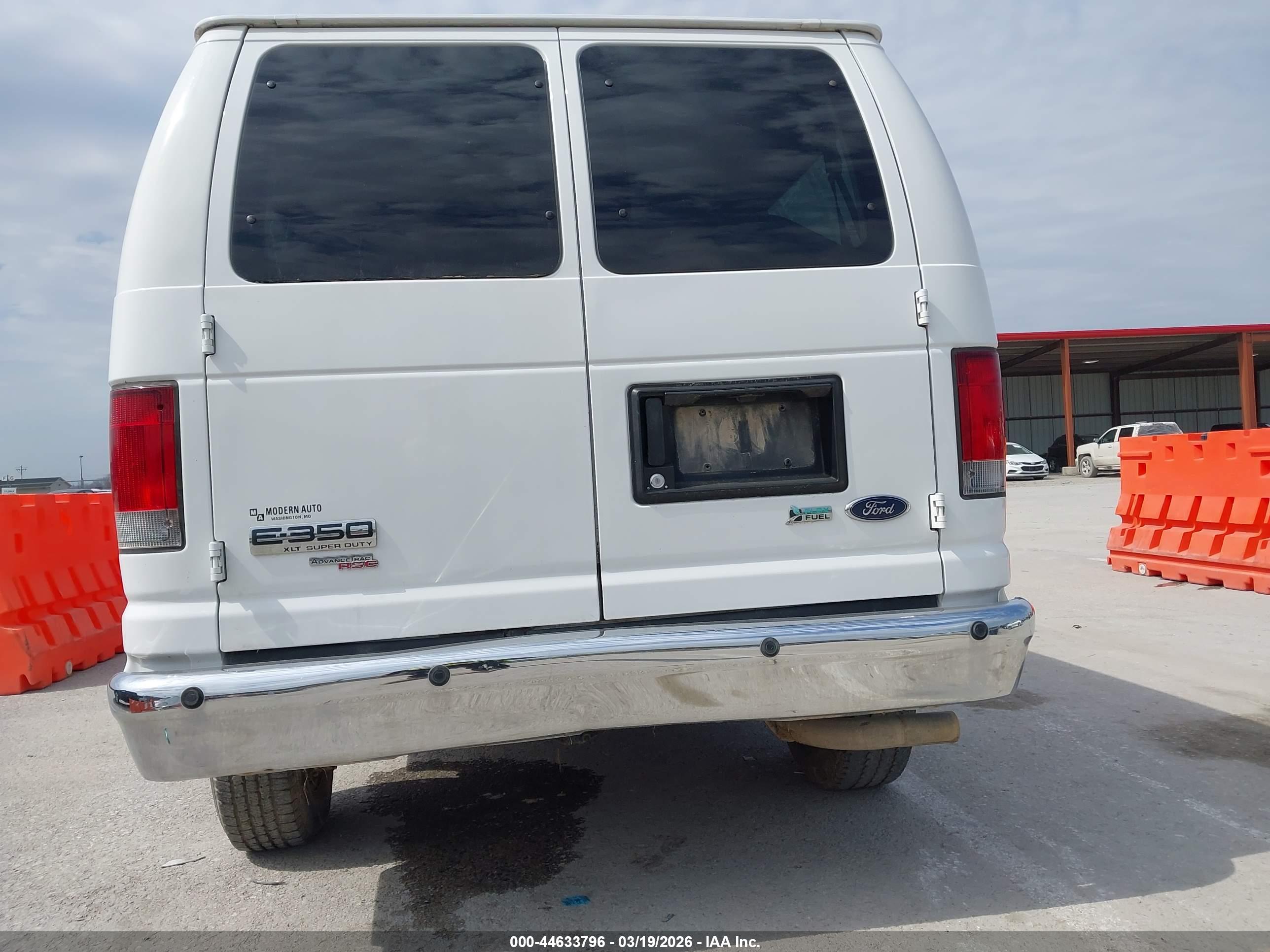 FORD E-350 image 6