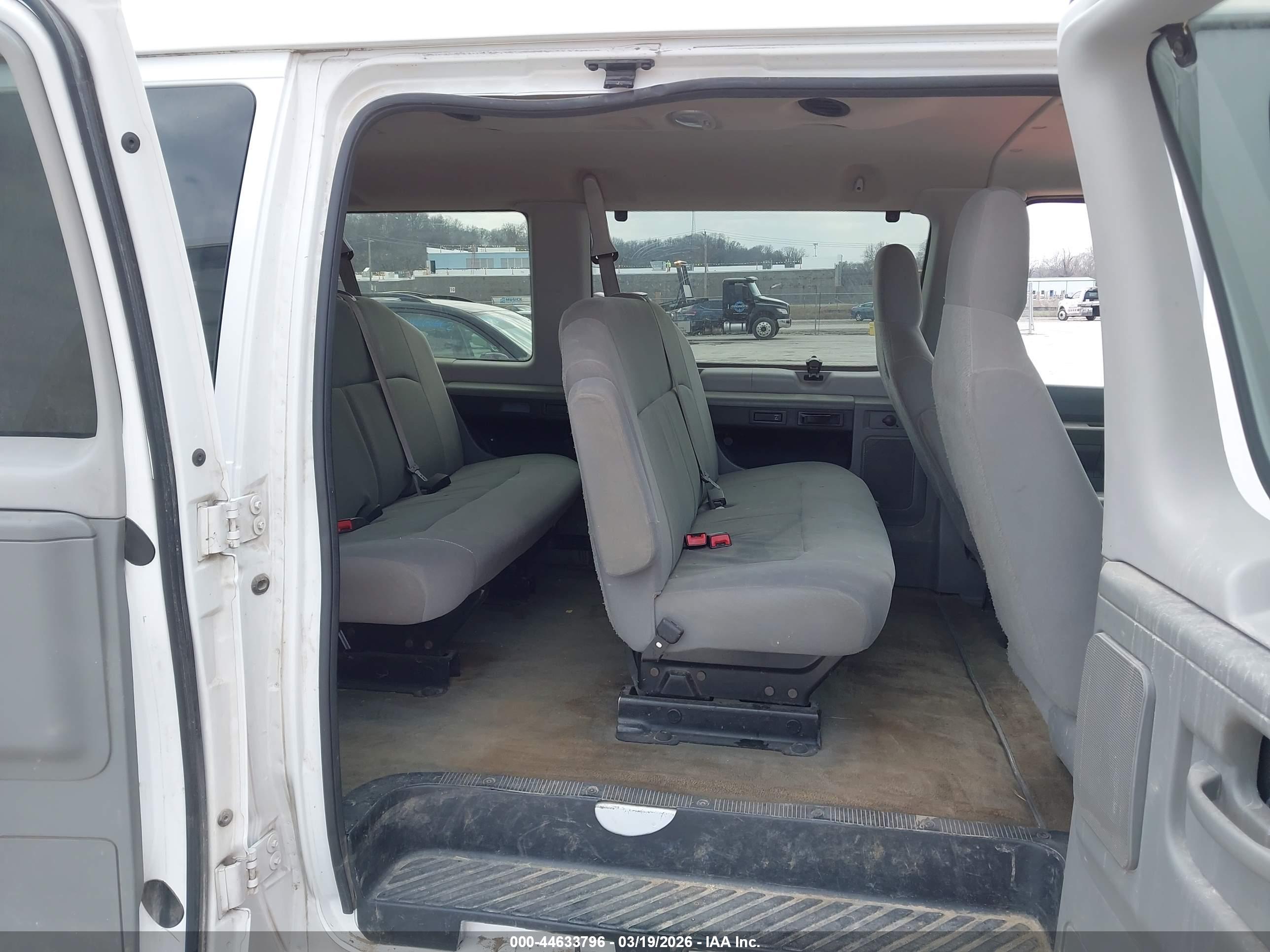 FORD E-350 image 8