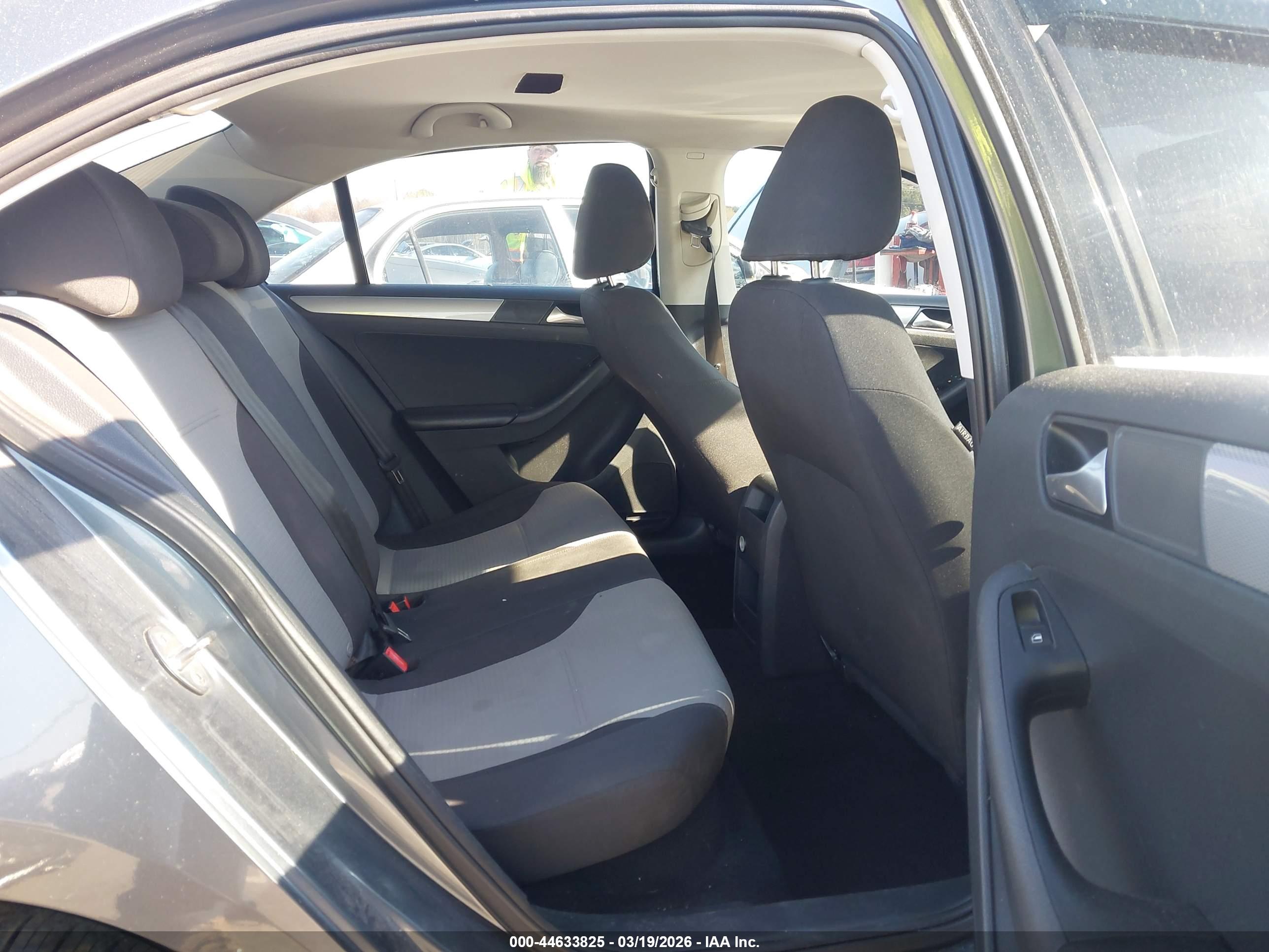 VOLKSWAGEN JETTA image 8