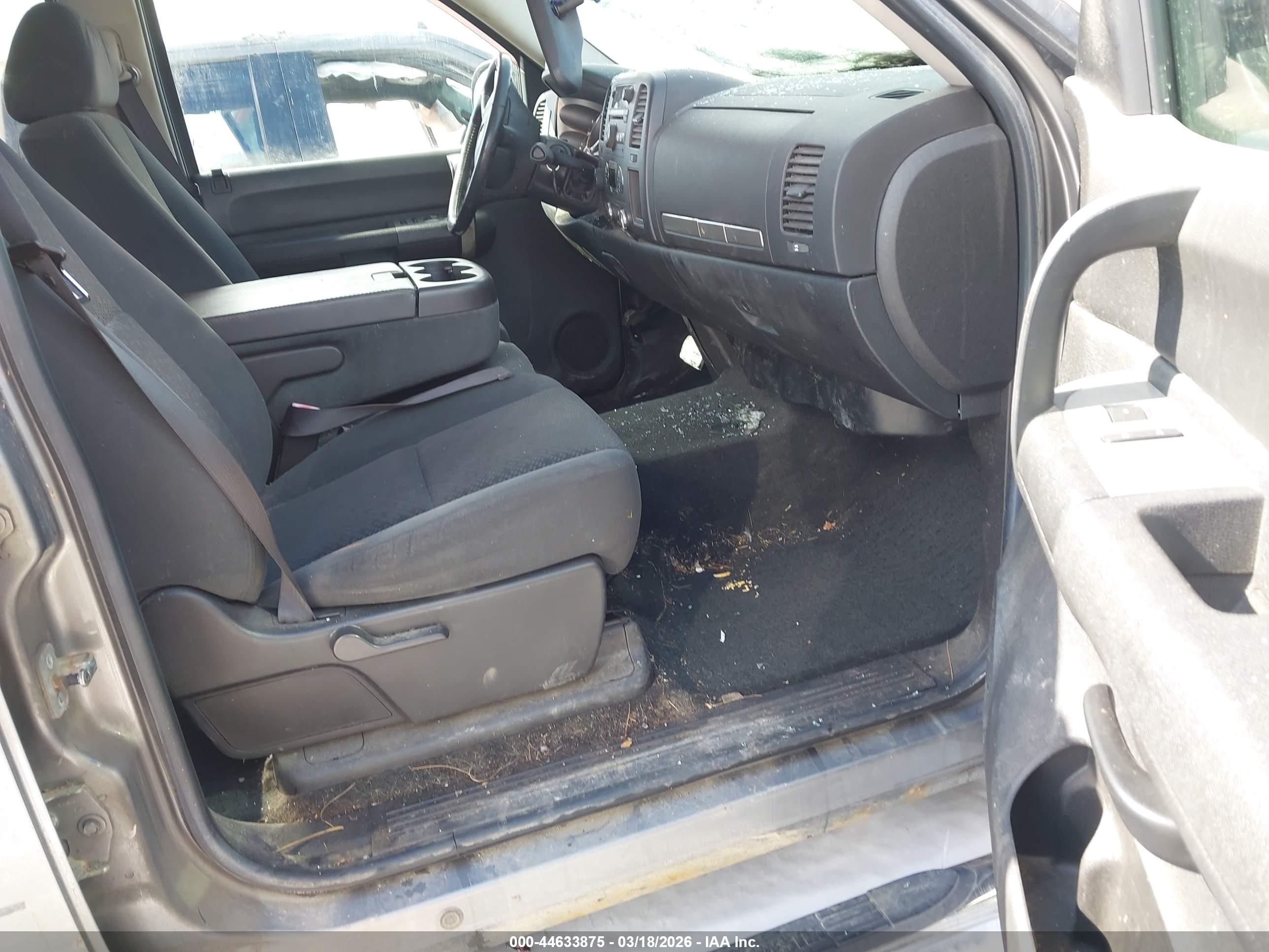 CHEVROLET SILVERADO image 5