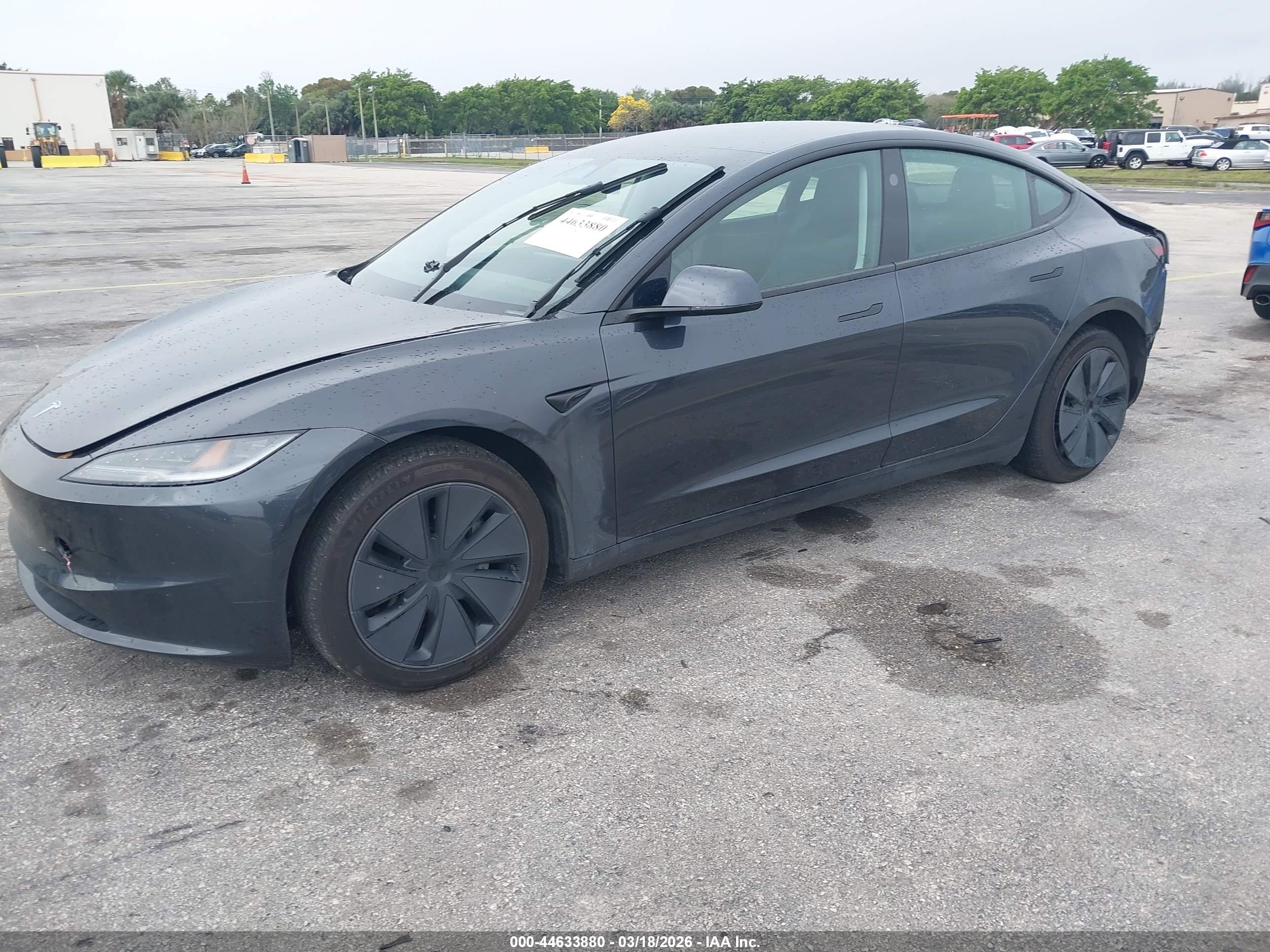 TESLA MODEL image 2