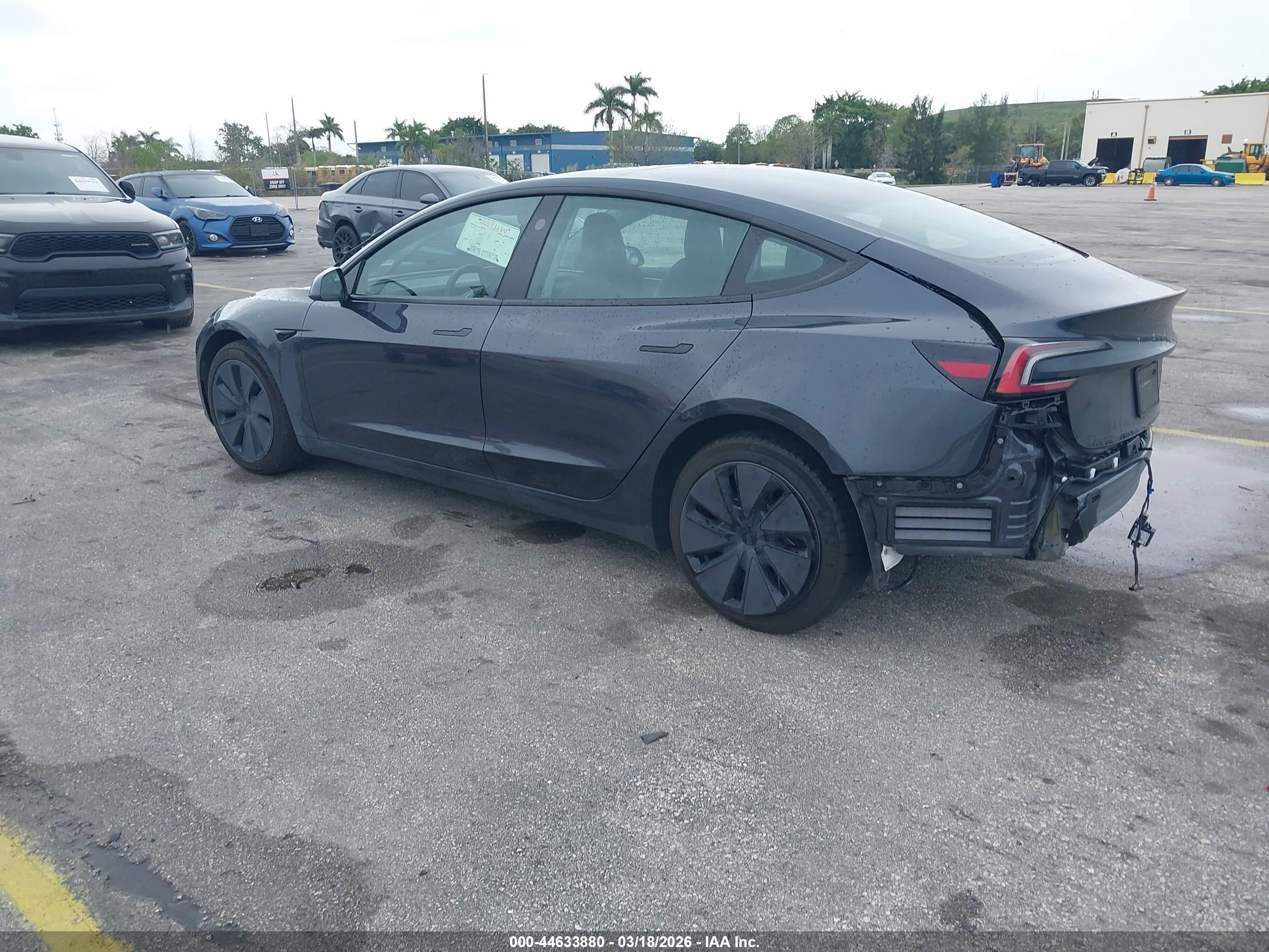 TESLA MODEL image 3