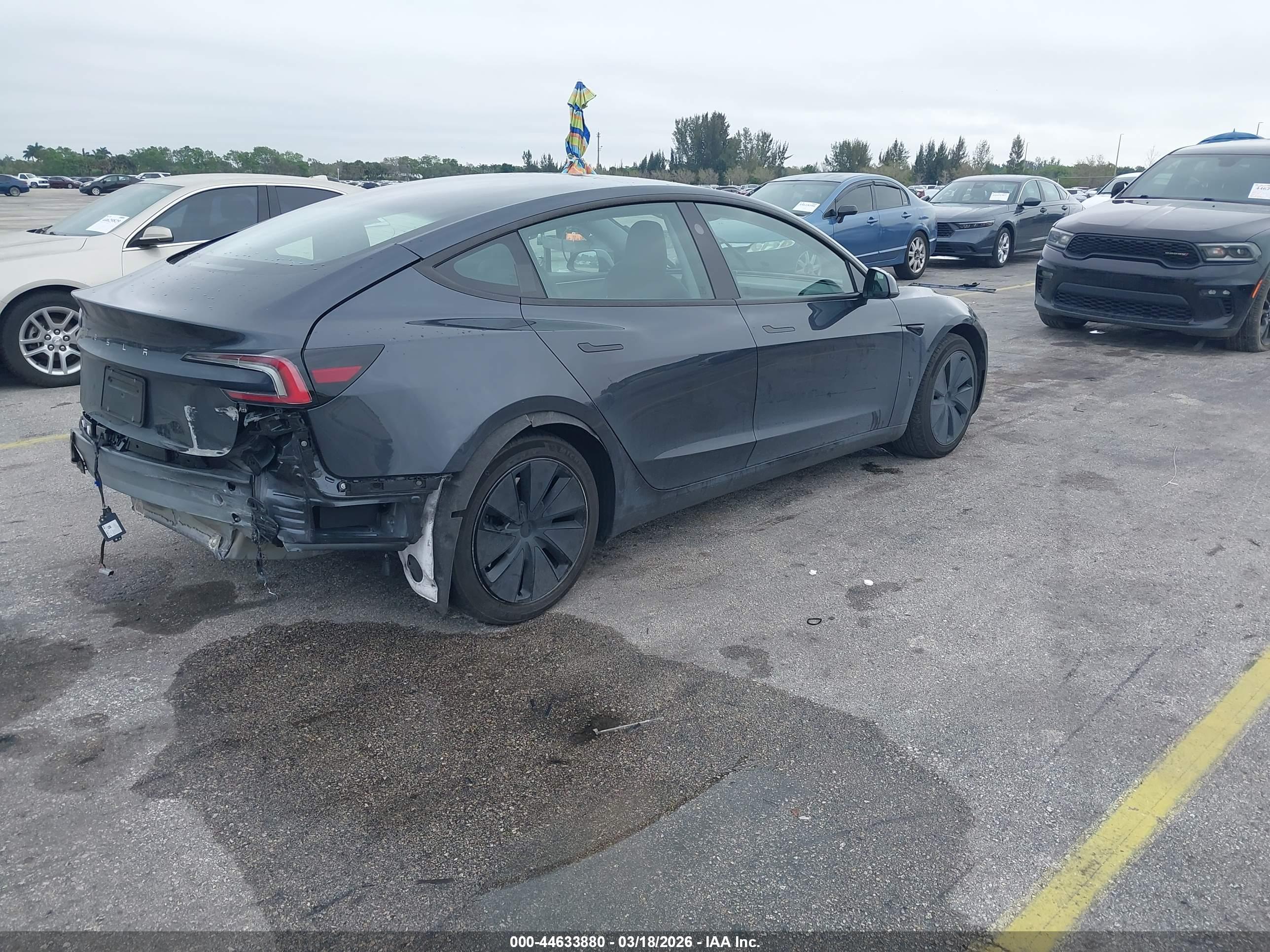 TESLA MODEL image 4