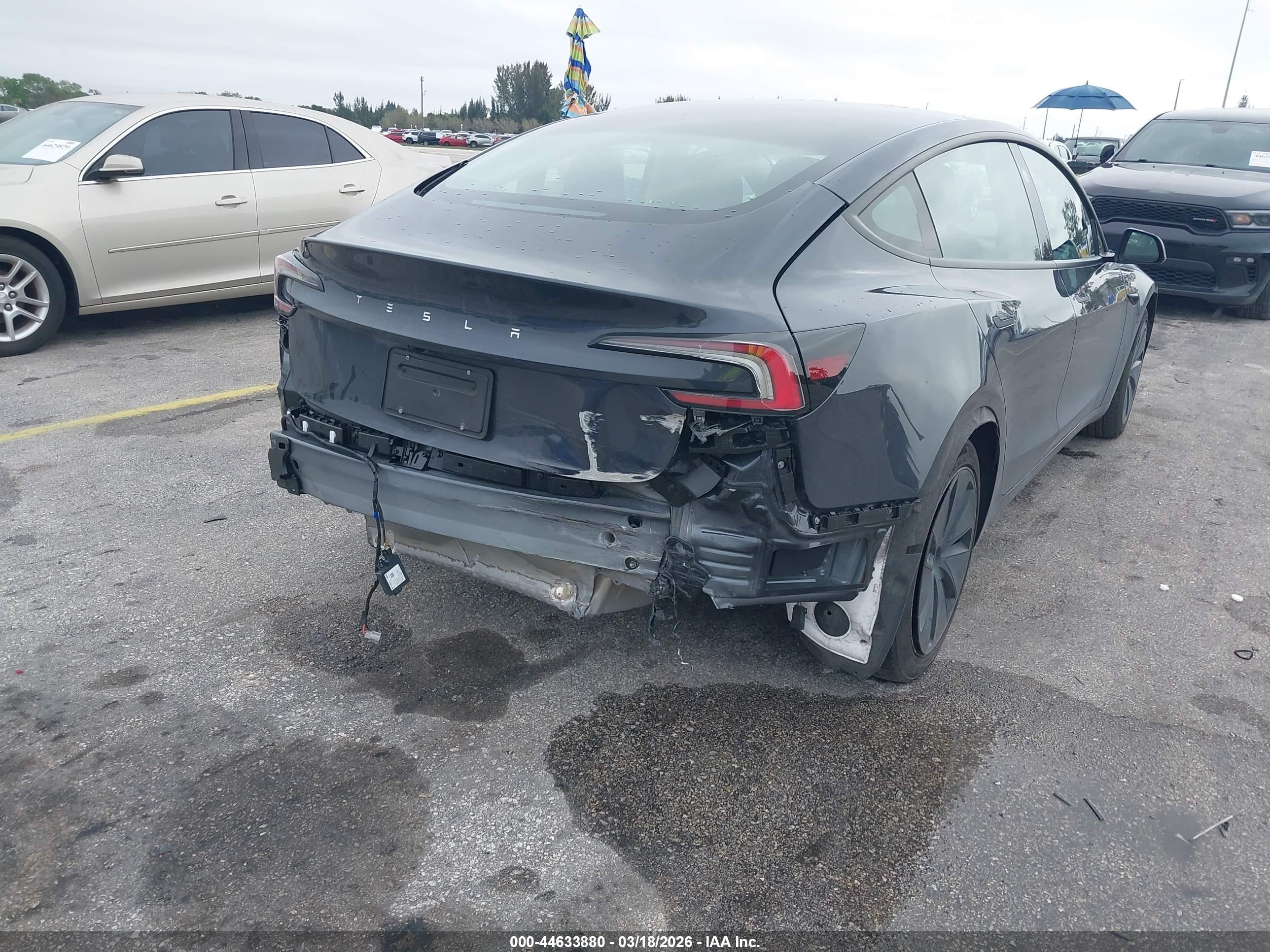 TESLA MODEL image 6