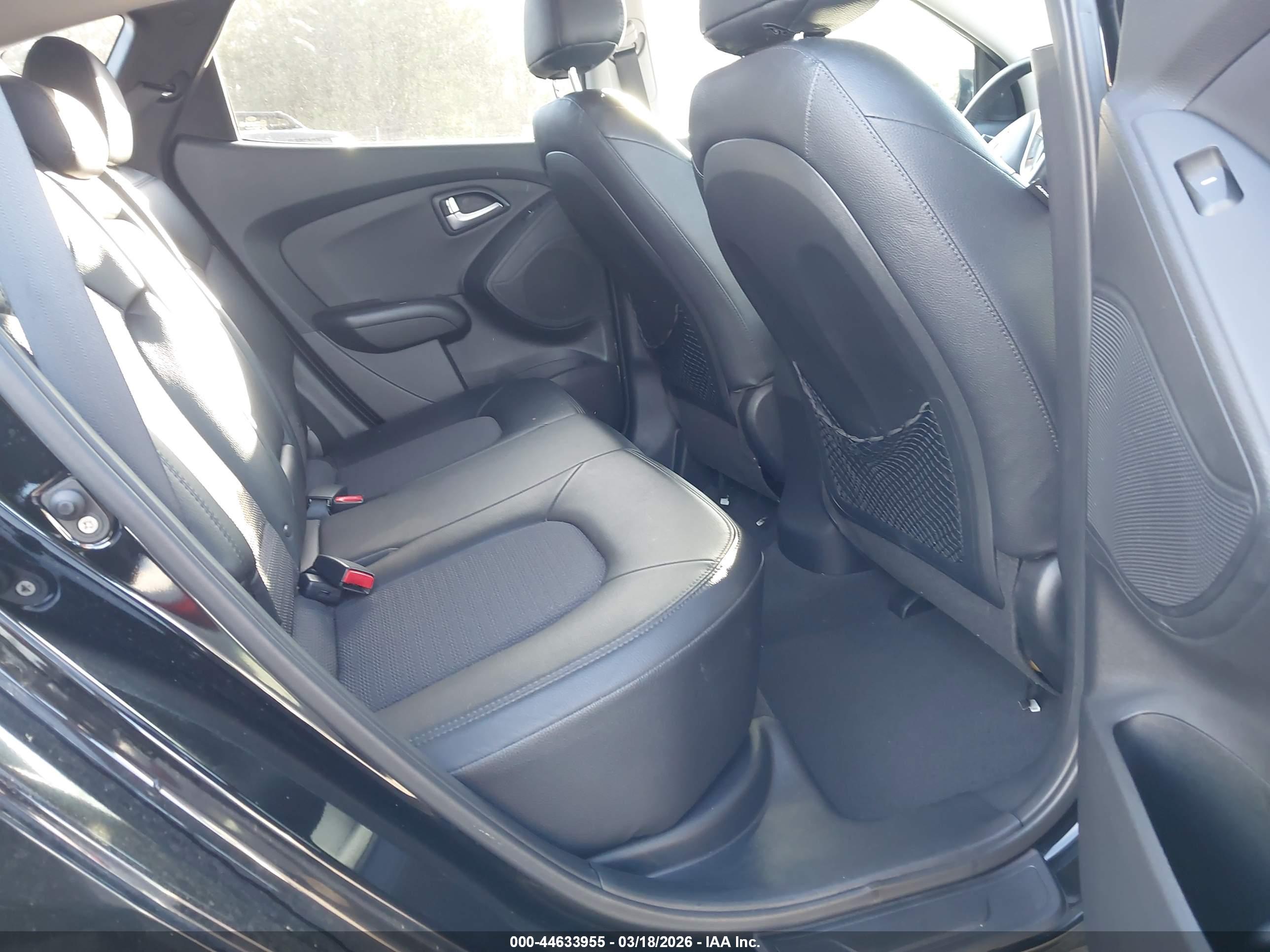 HYUNDAI TUCSON image 8