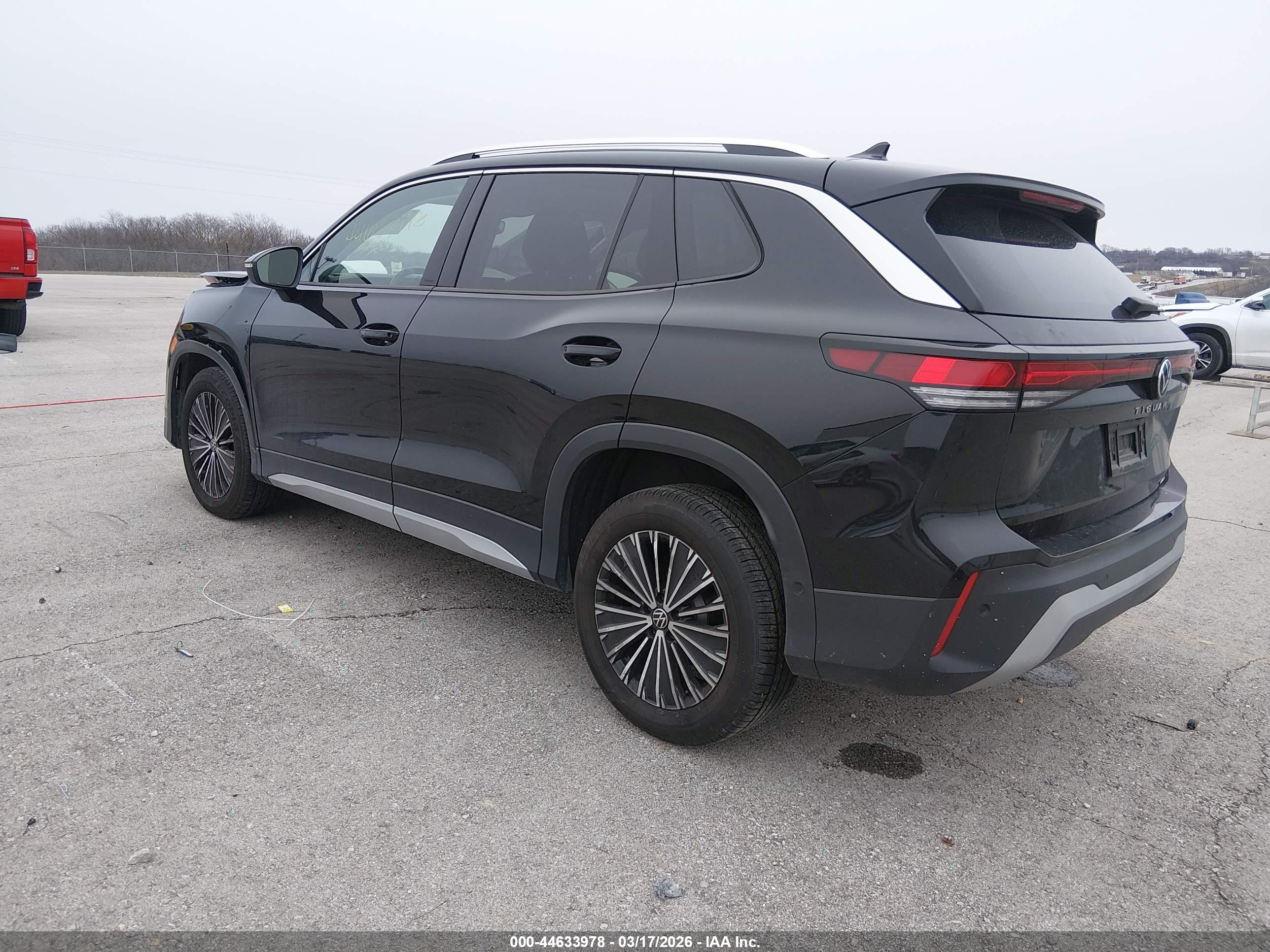 VOLKSWAGEN TIGUAN image 3