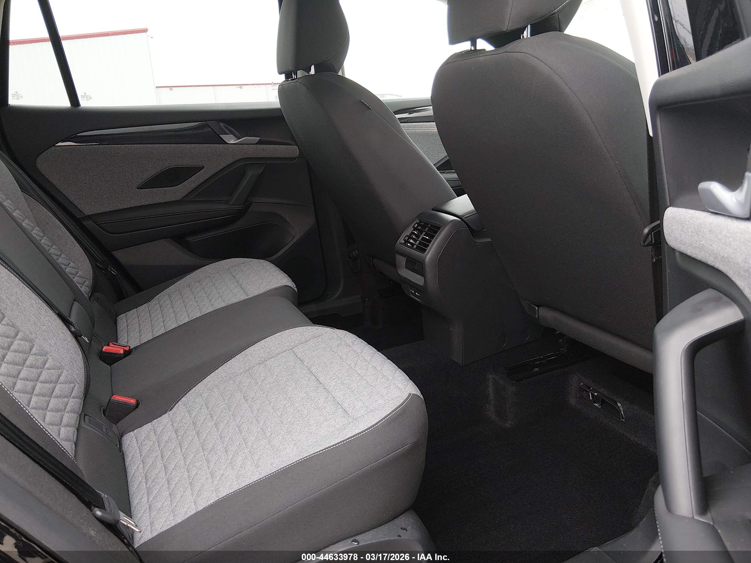 VOLKSWAGEN TIGUAN image 8