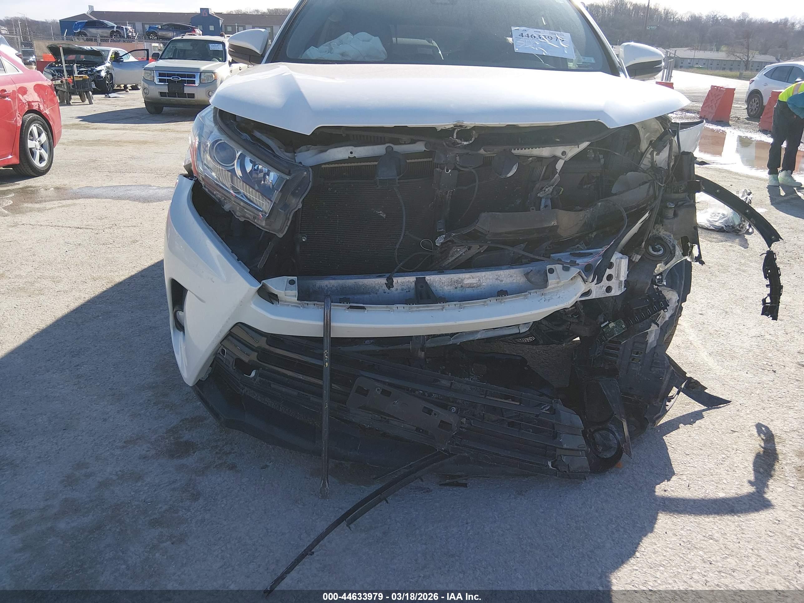 TOYOTA HIGHLANDER image 6