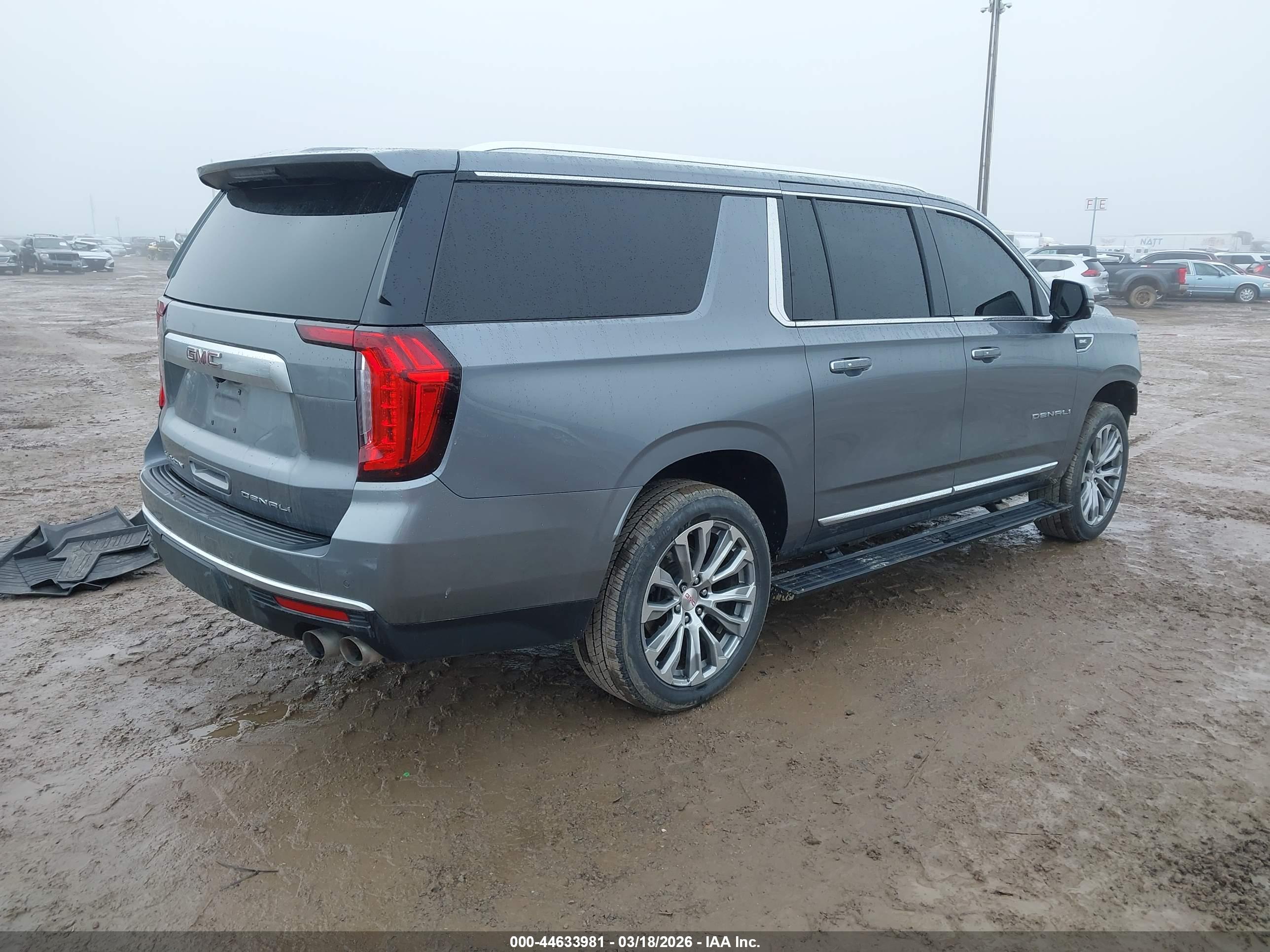 GMC YUKON image 4