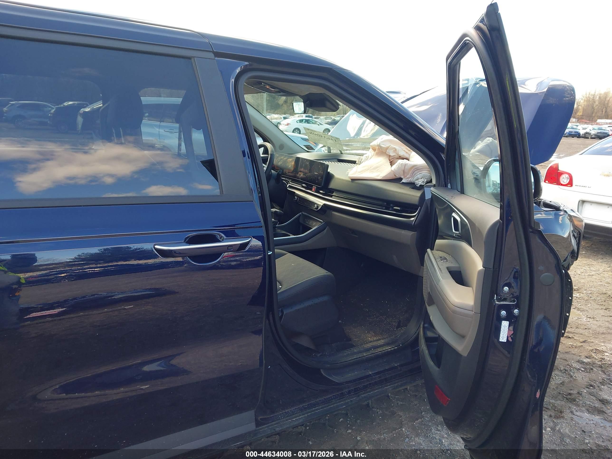 KIA CARNIVAL image 5