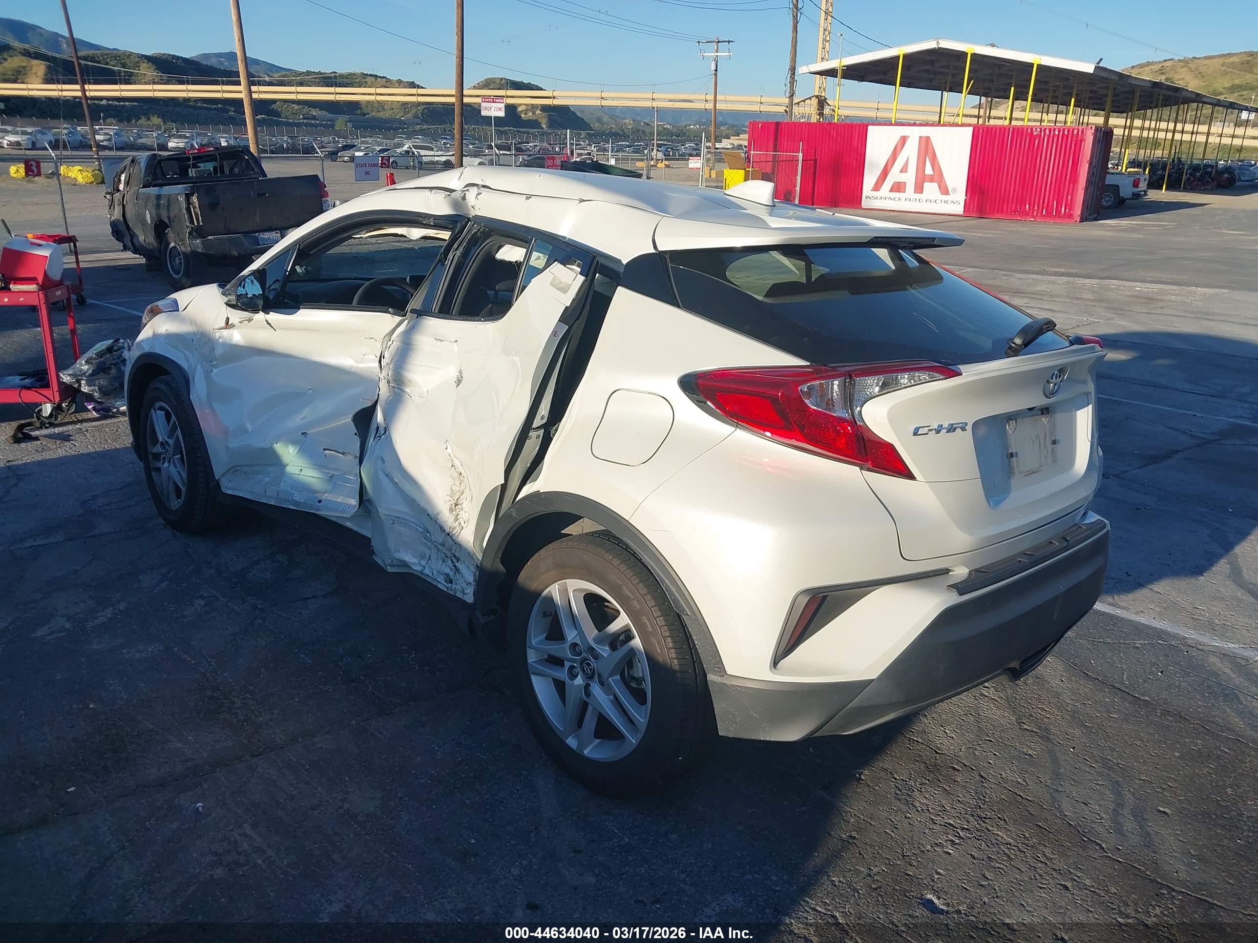 TOYOTA C-HR image 3