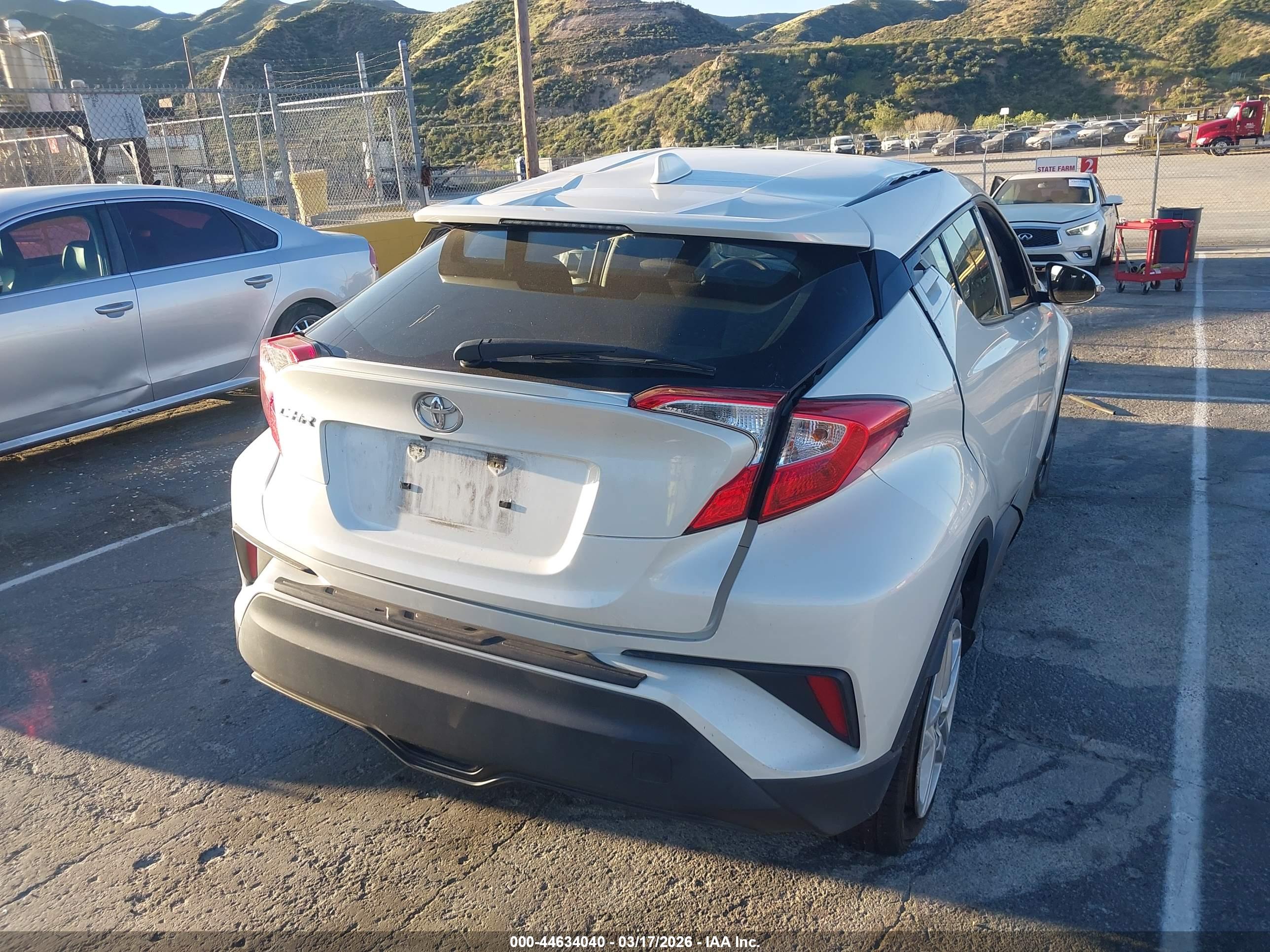 TOYOTA C-HR image 4