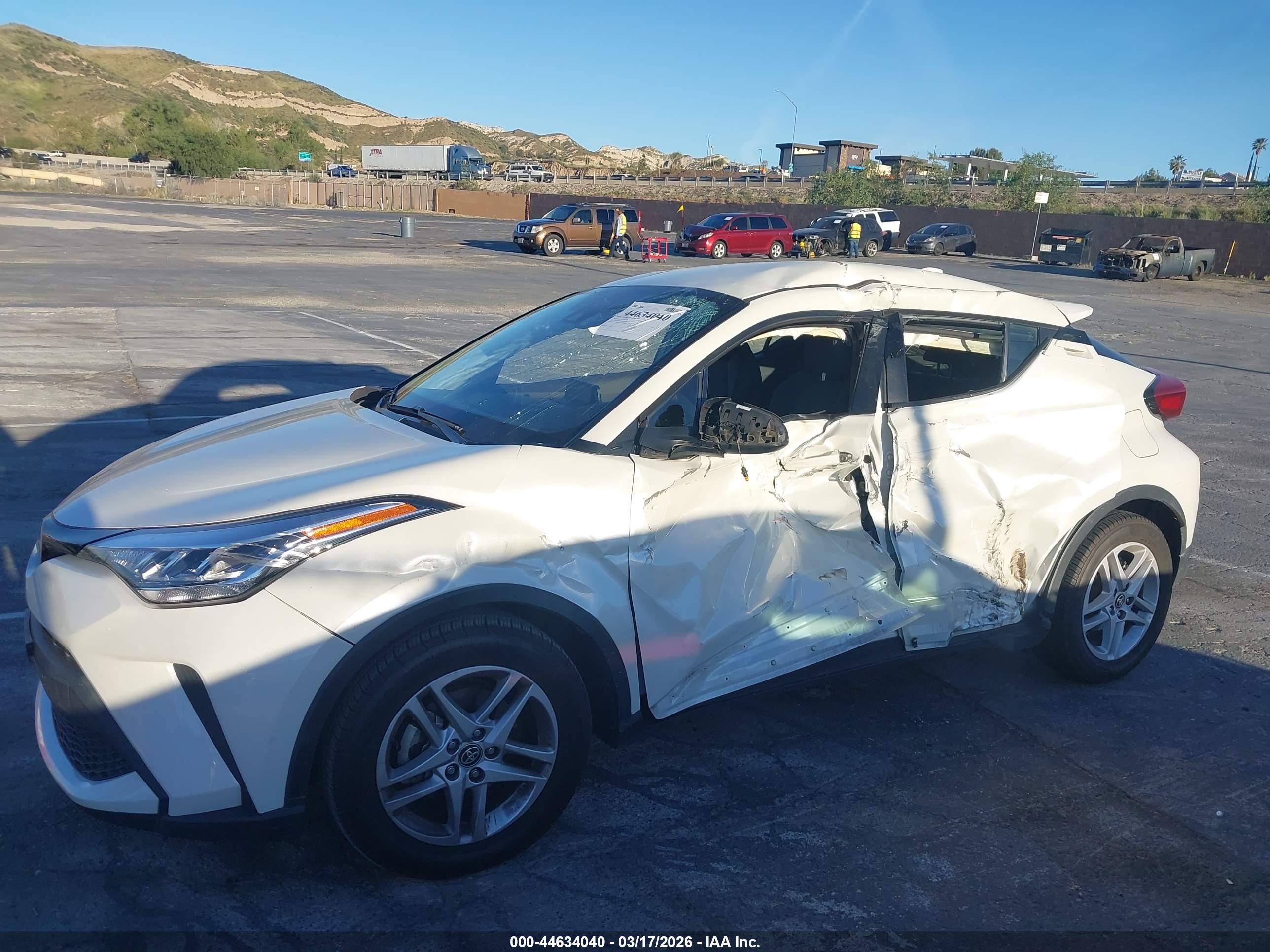 TOYOTA C-HR image 6