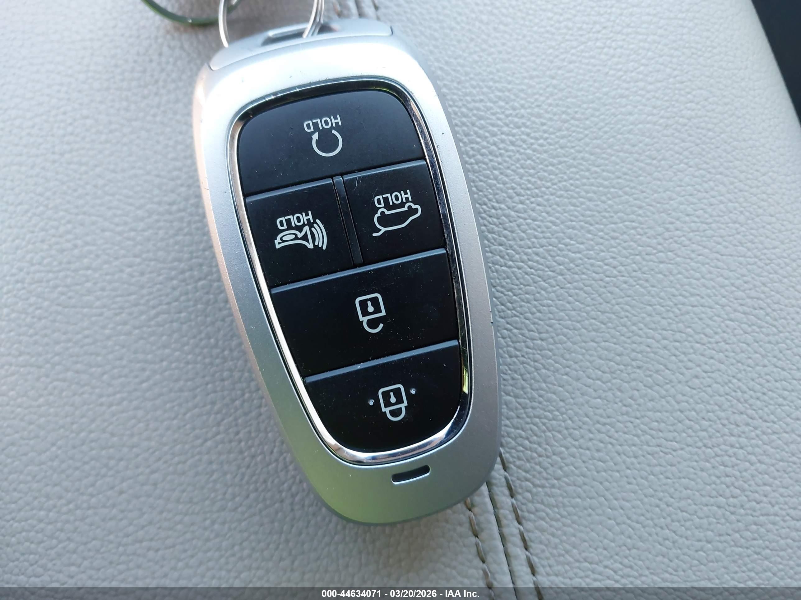 HYUNDAI TUCSON image 11