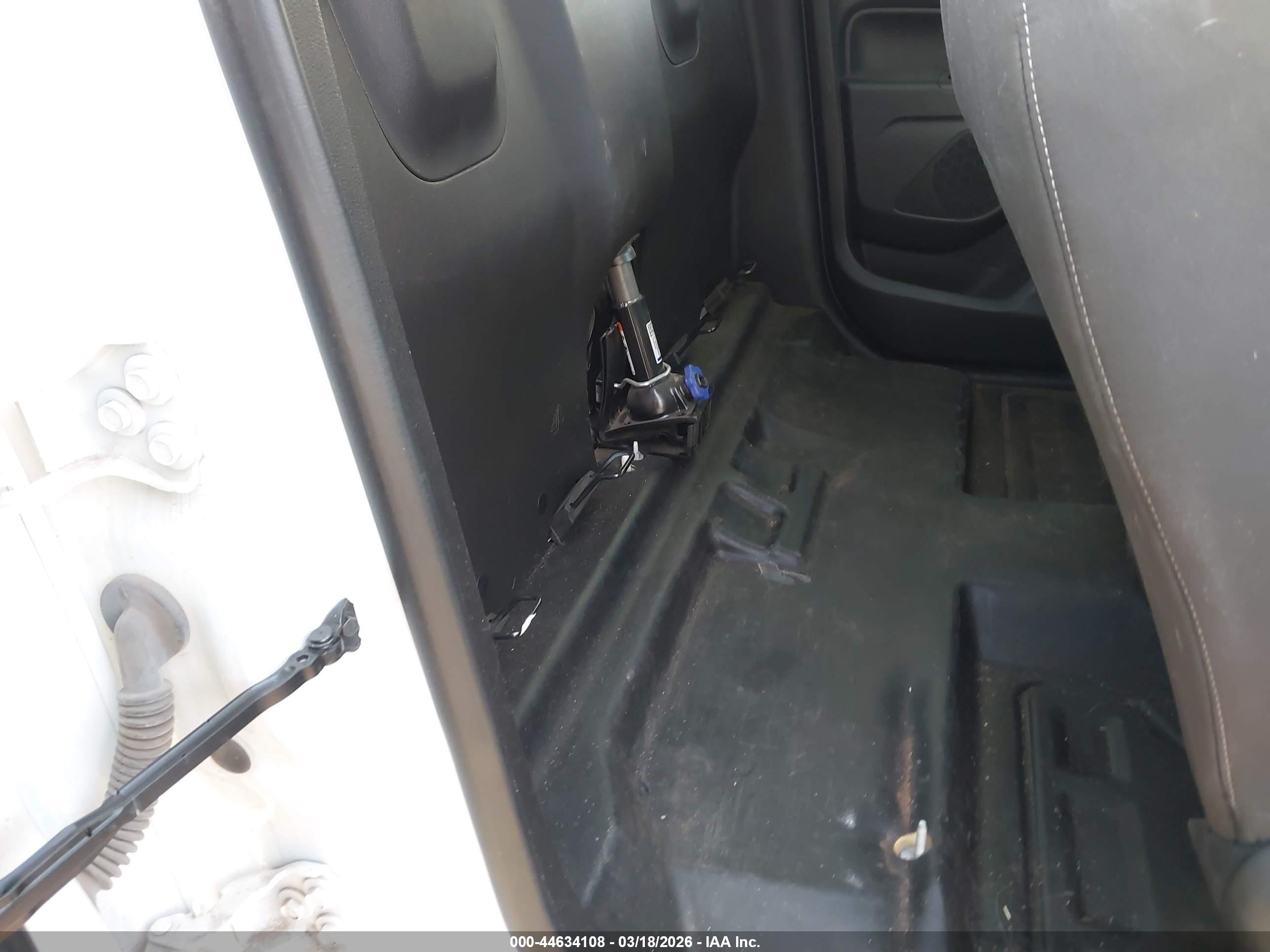 CHEVROLET COLORADO image 8