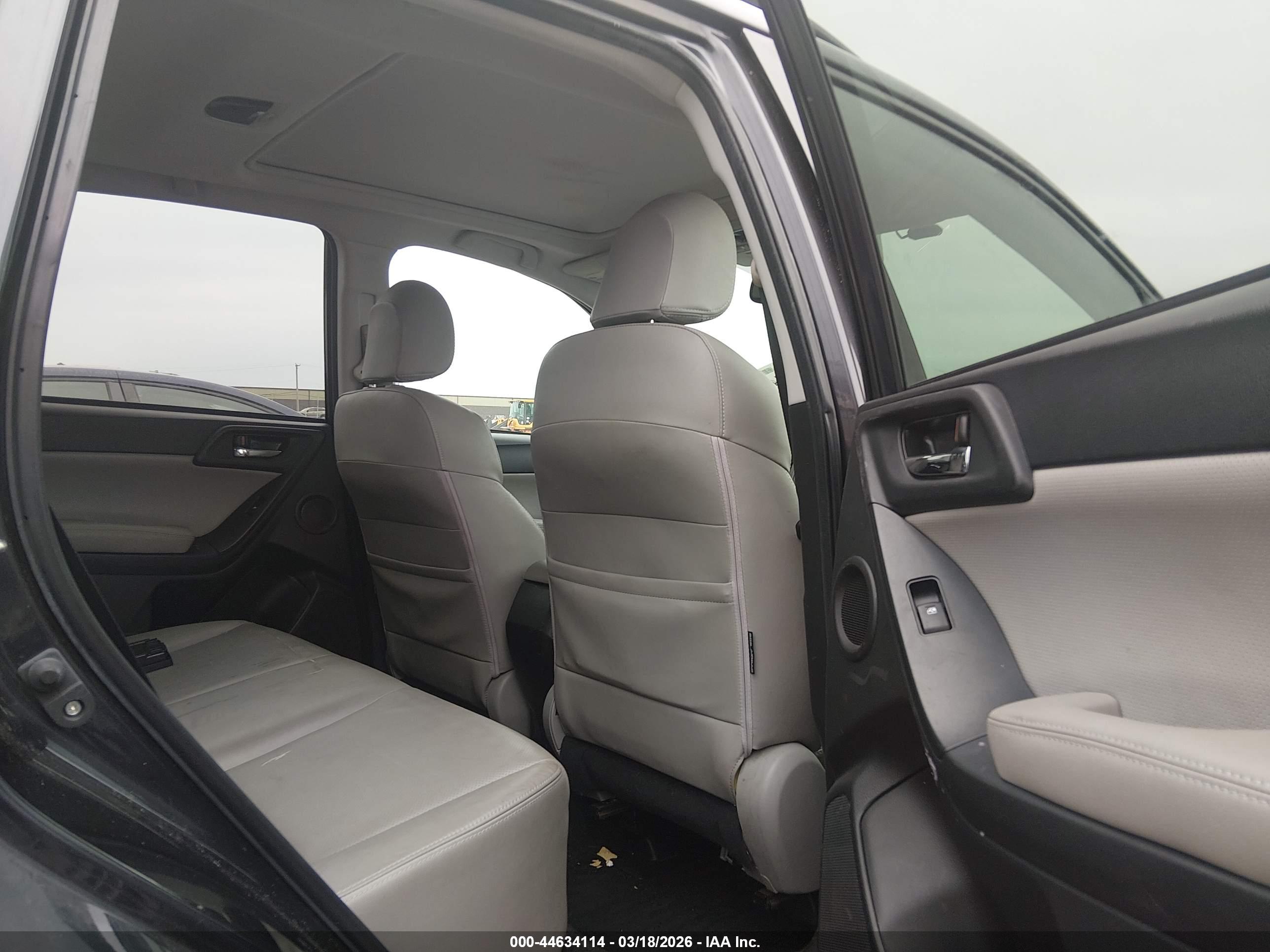 SUBARU FORESTER image 8