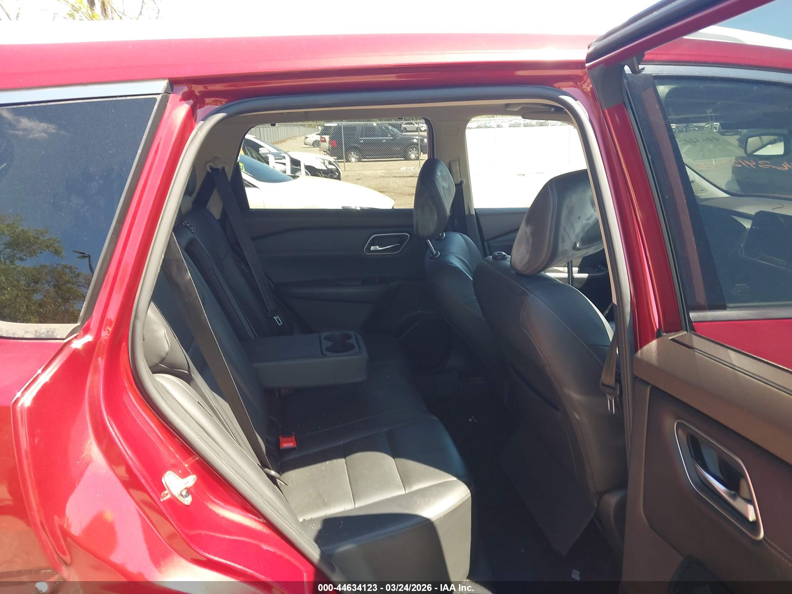 NISSAN ROGUE image 8