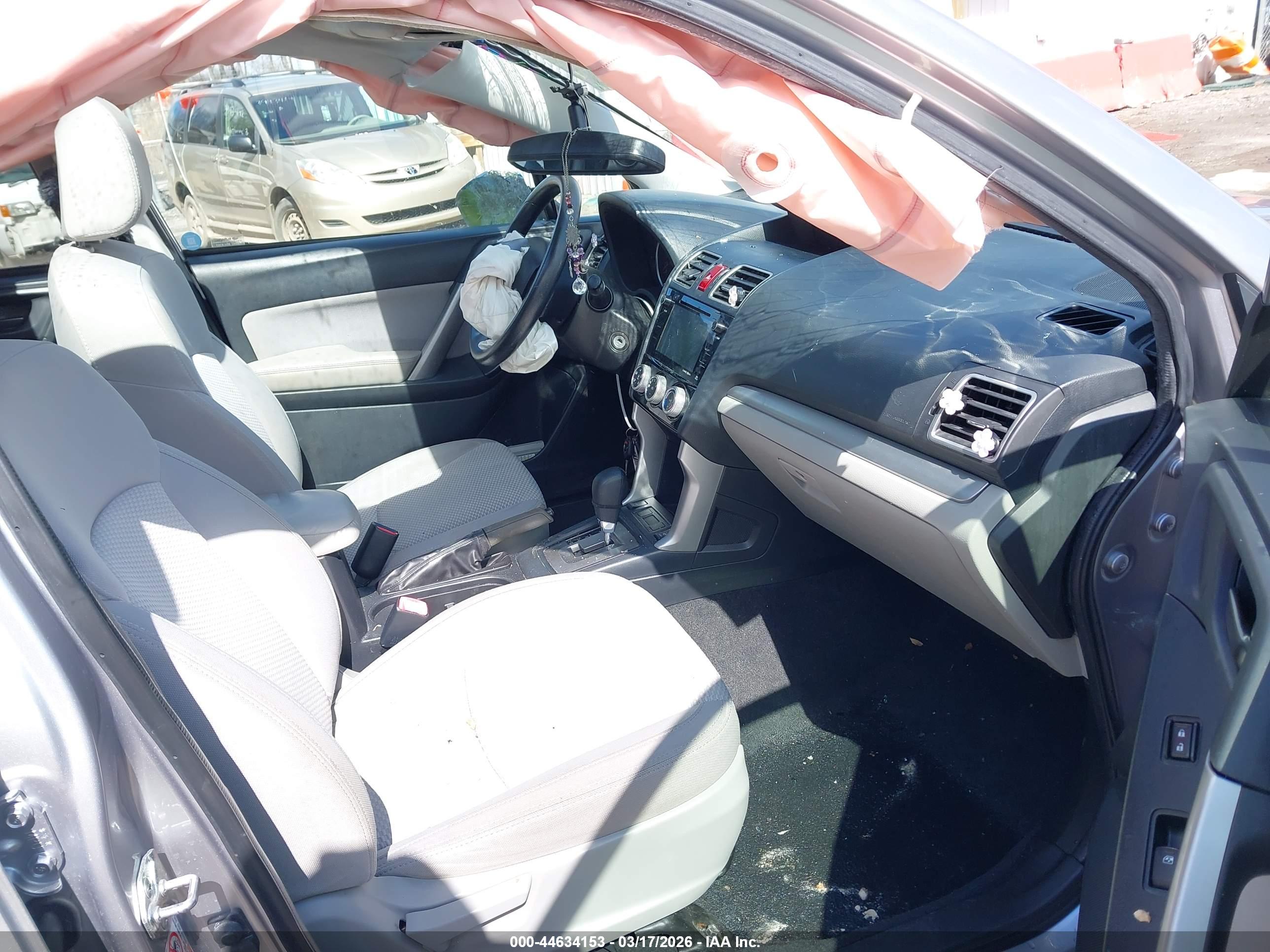 SUBARU FORESTER image 5