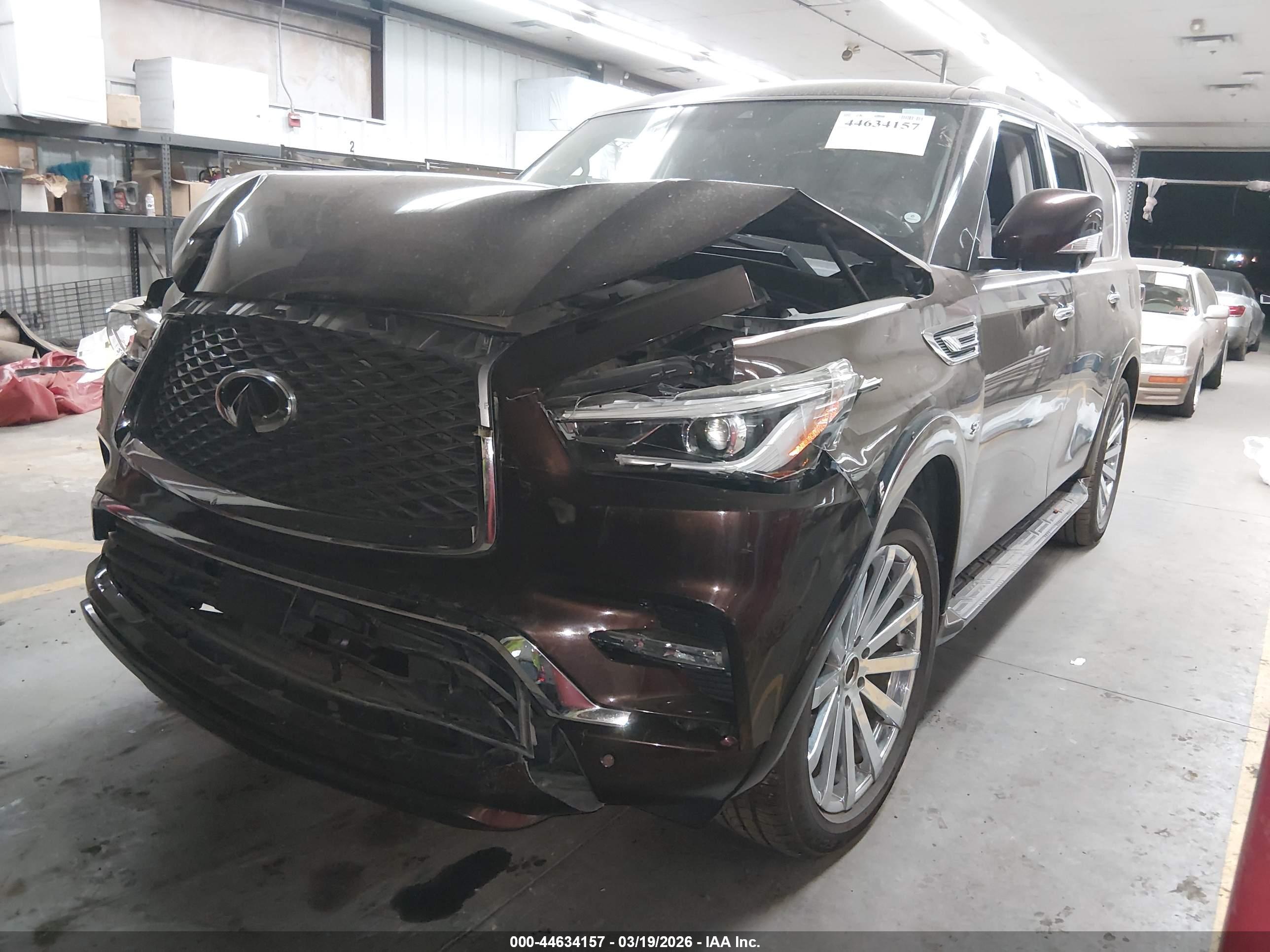 INFINITI QX80 image 2