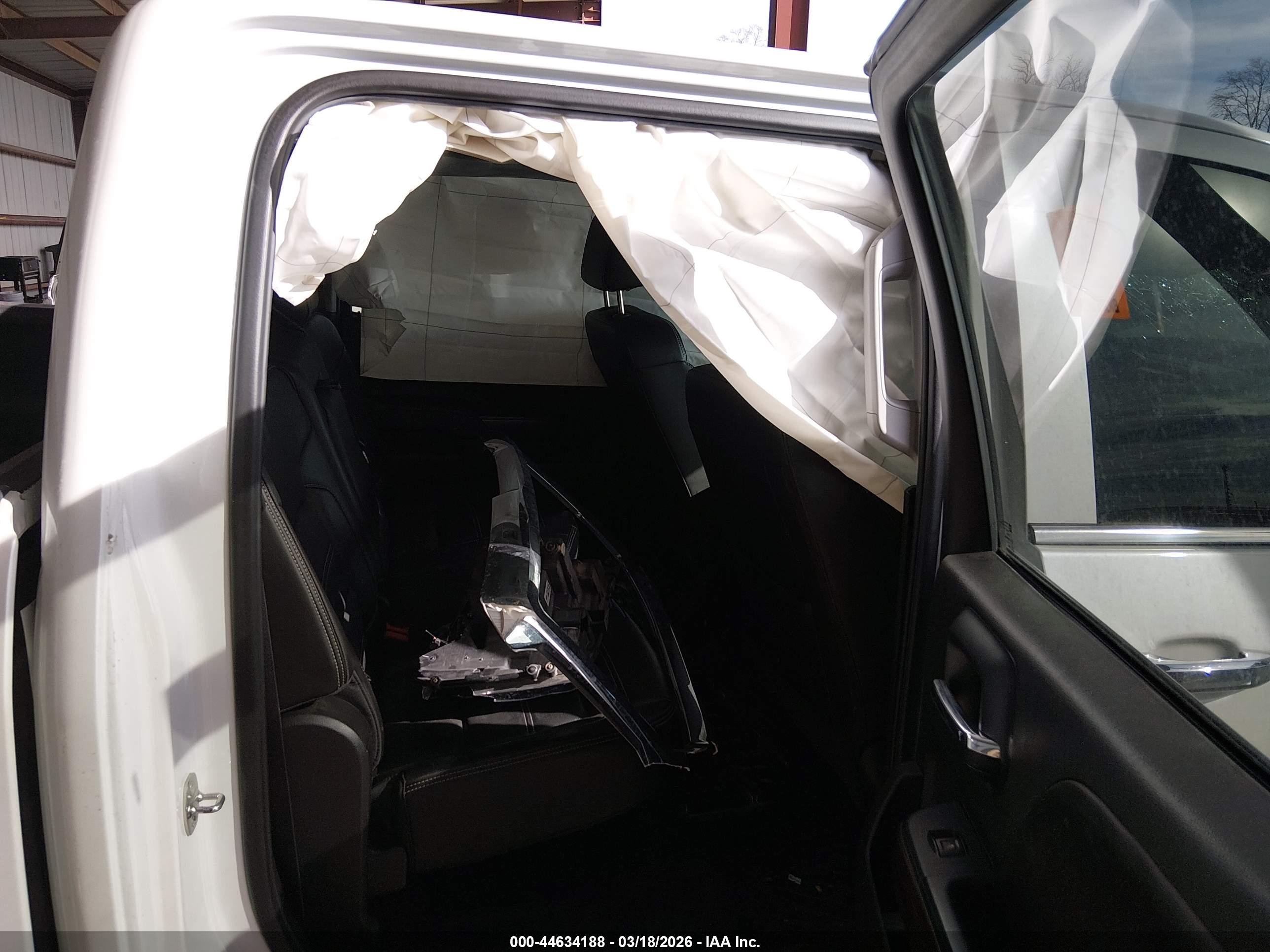 GMC SIERRA image 8