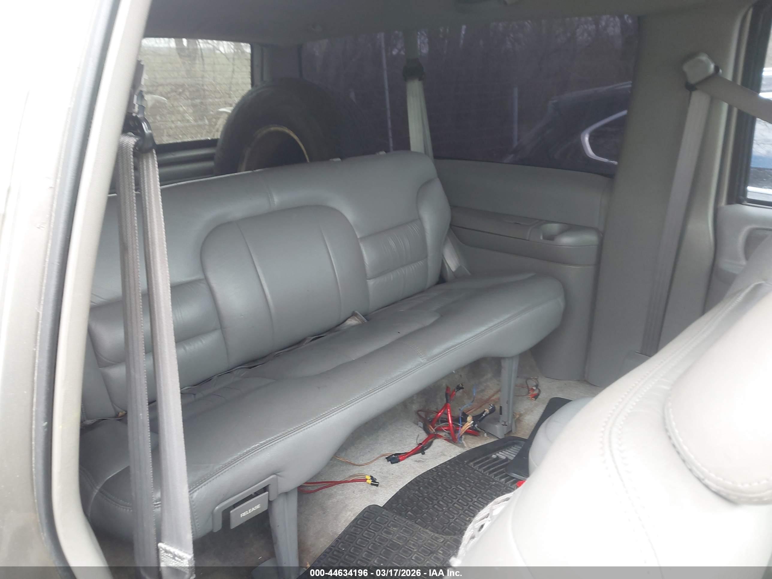 CHEVROLET TAHOE image 8