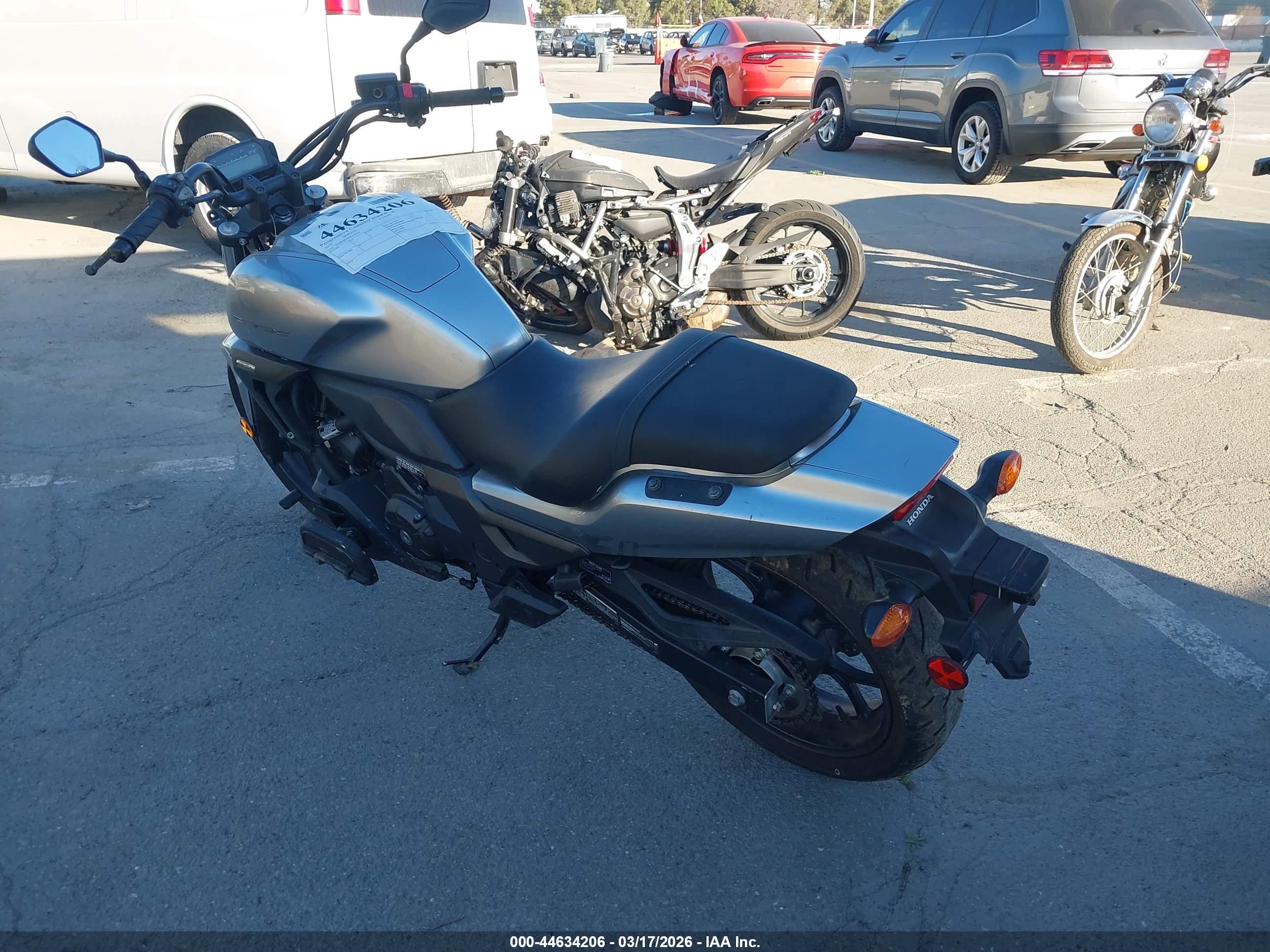 HONDA CTX700 image 3