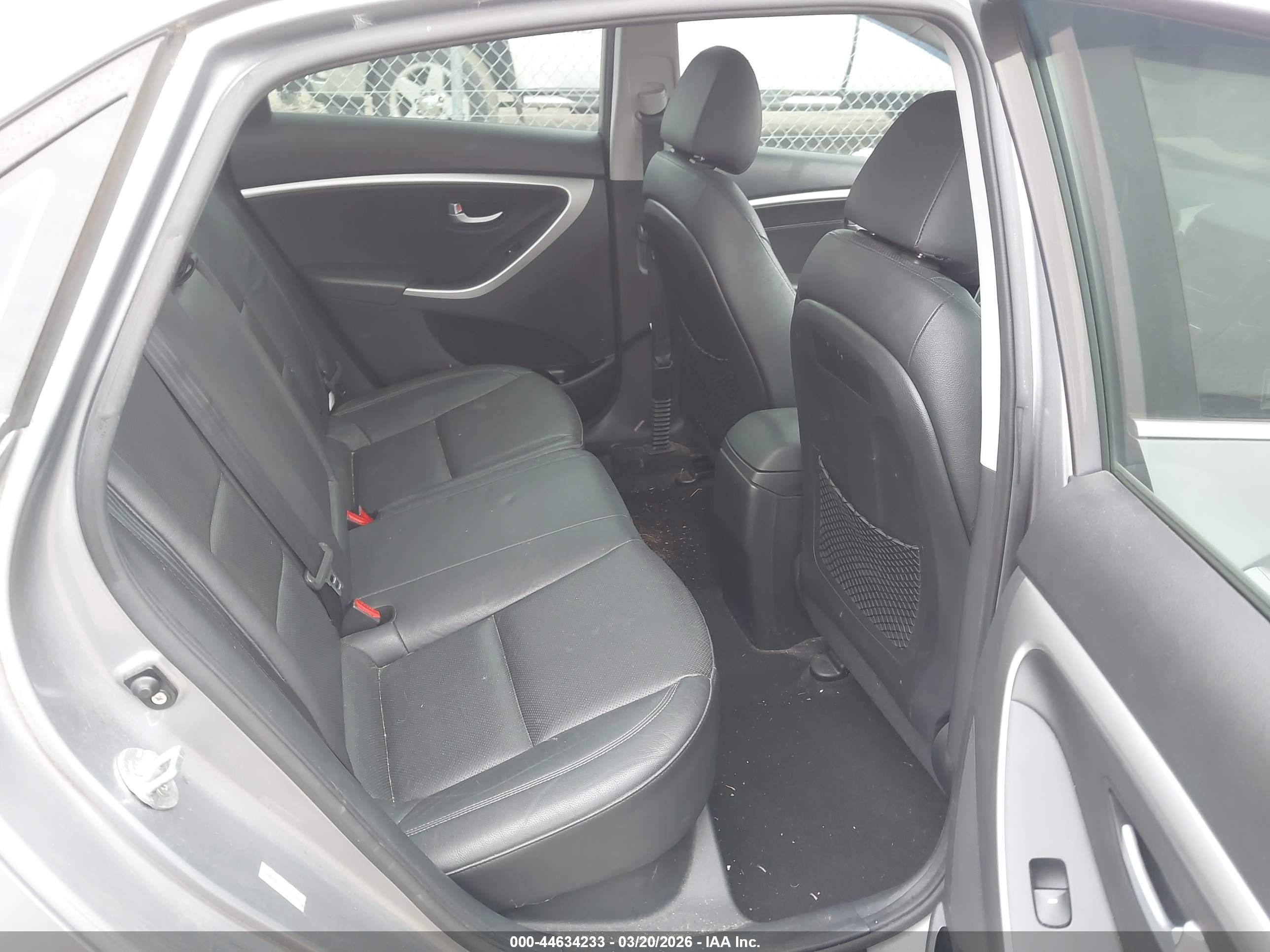 HYUNDAI ELANTRA image 8