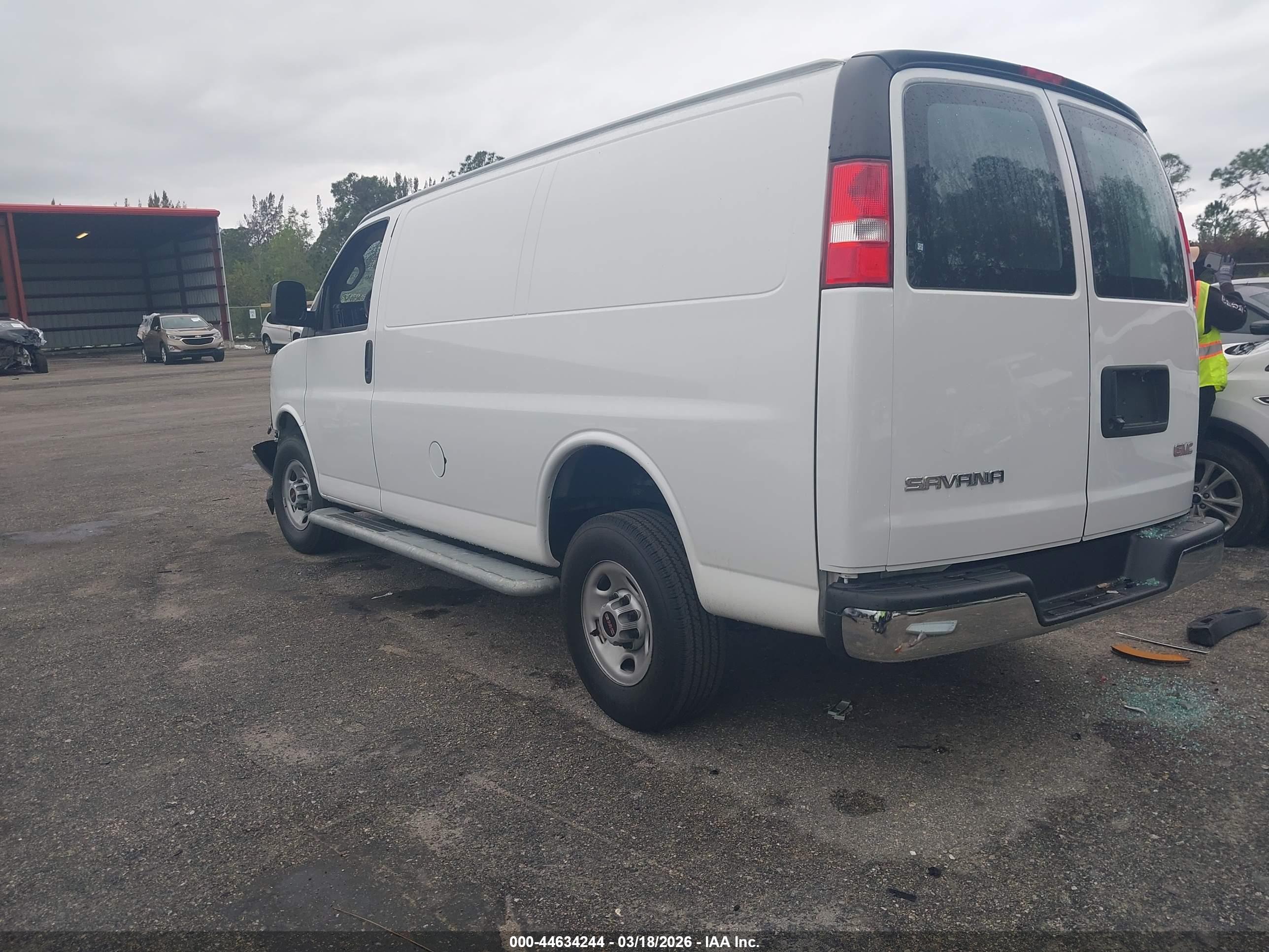 GMC SAVANA image 3