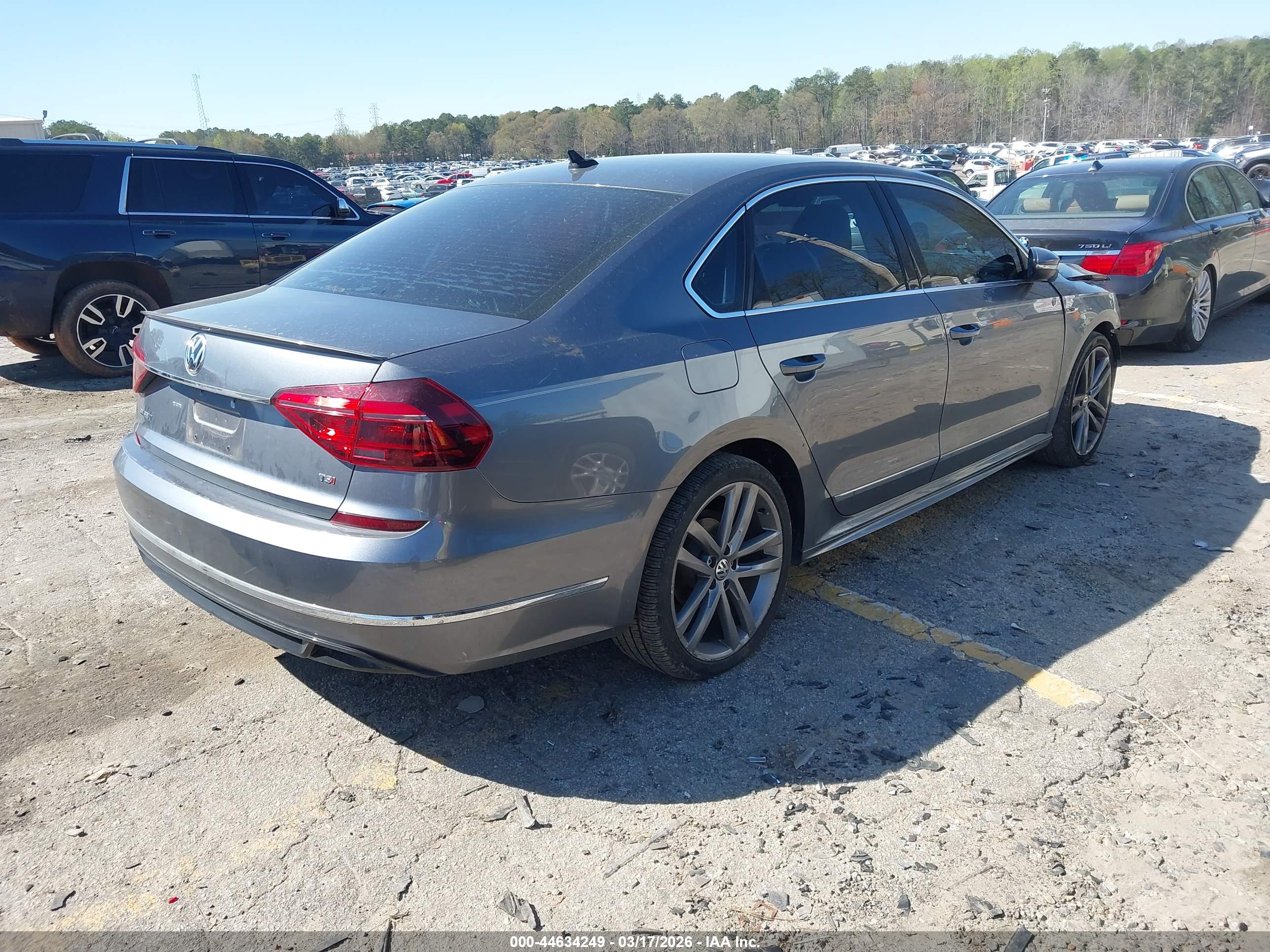 VOLKSWAGEN PASSAT image 4