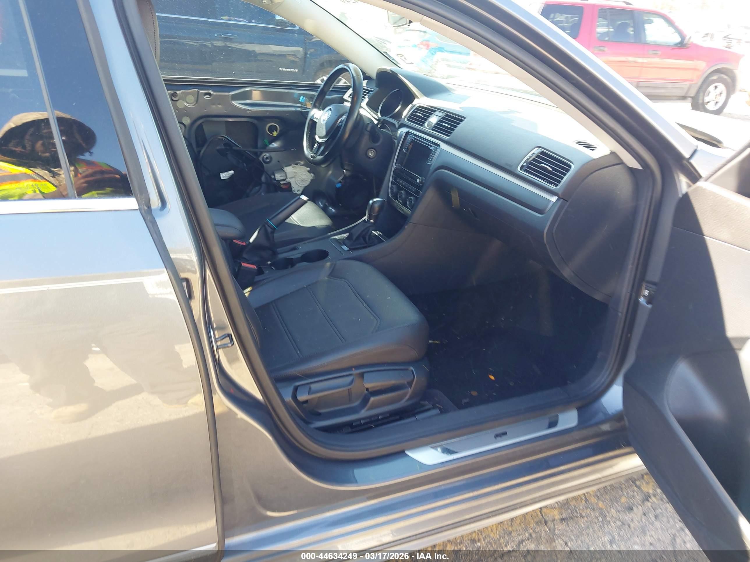 VOLKSWAGEN PASSAT image 5